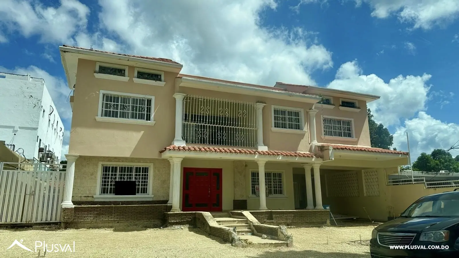 Local Comercial en Alquiler en Los Prados | 2 Niveles, 7 Parqueos 474910