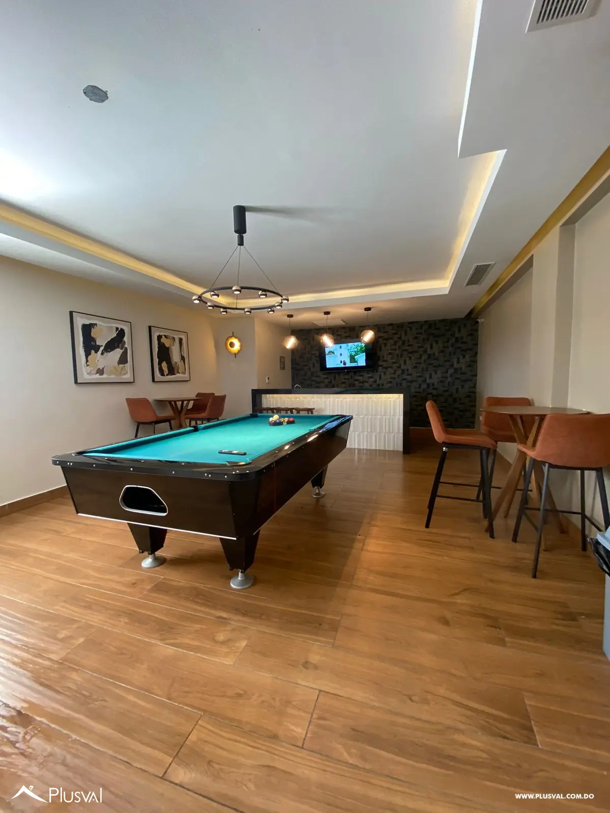 Amplio apartamento para alquiler en Evaristo Morales. 472755