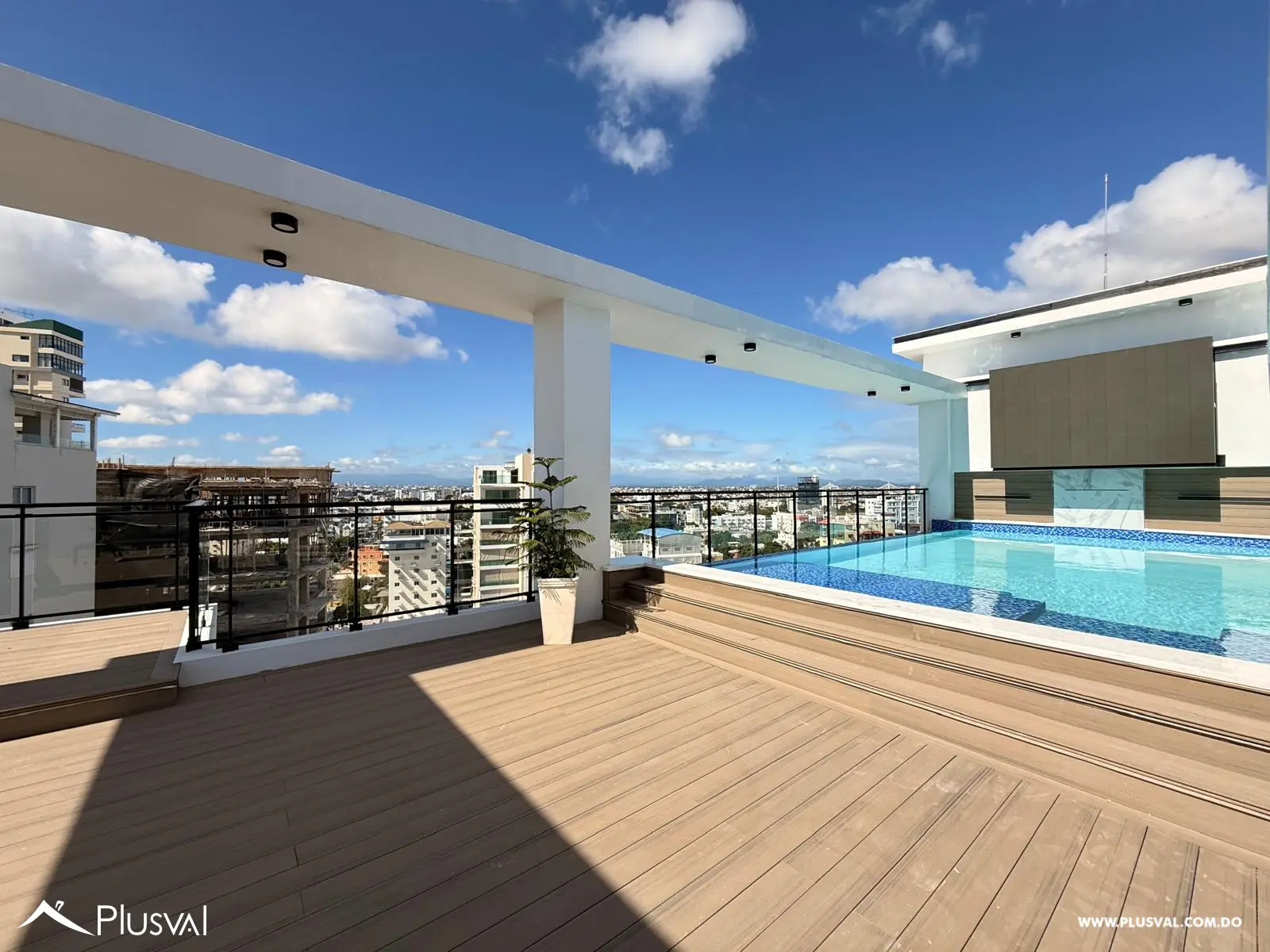 Exclusivo apartamento con balcón tipo terraza en alquiler en Alma Rosa I 478761