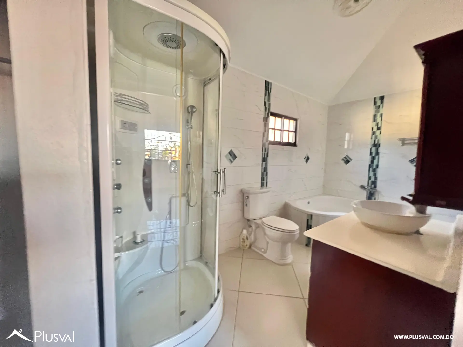 Casa en Brisa Oriental de 3 niveles. 478399