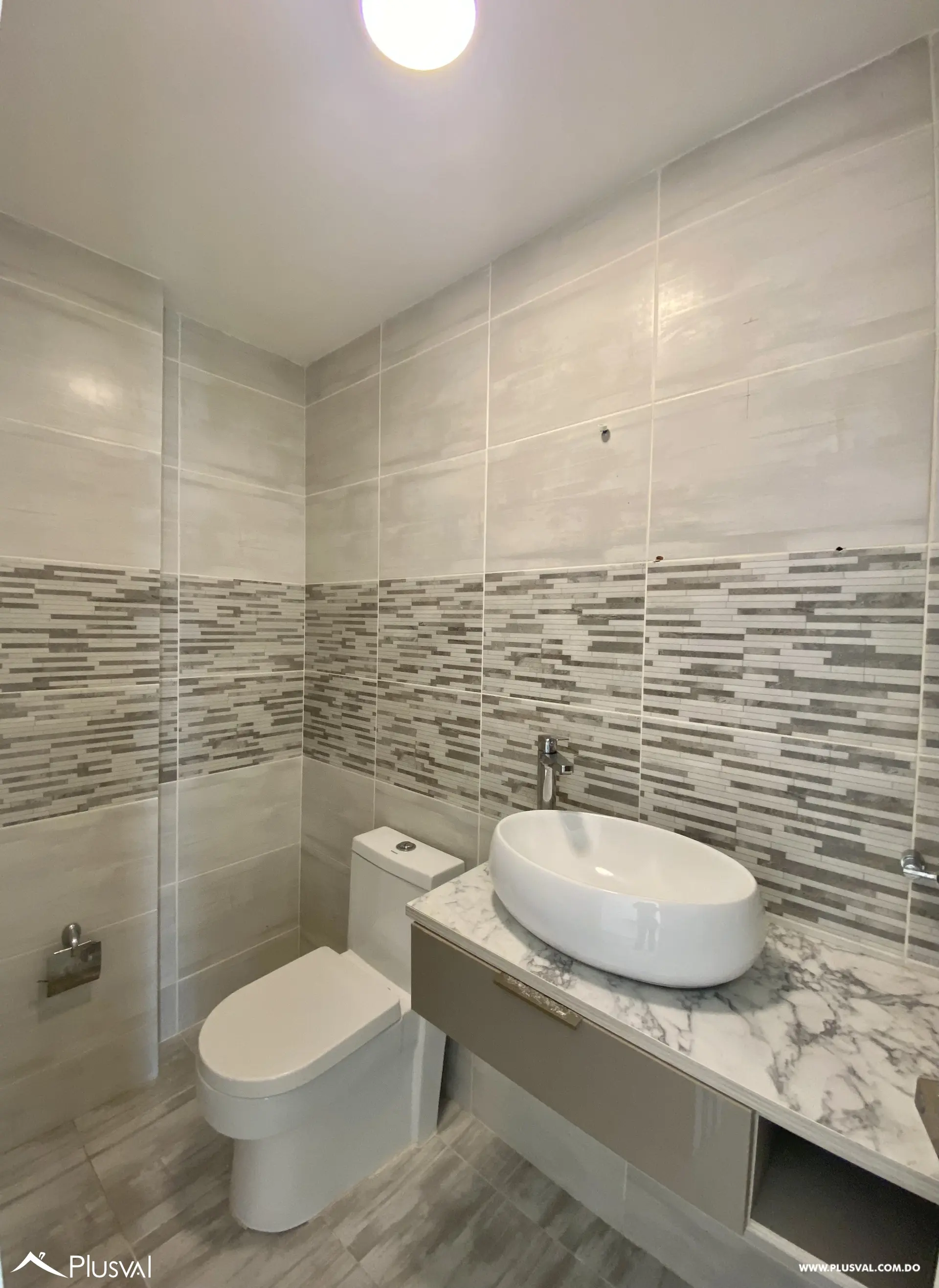 Alquilo Excelente y Amplio Apartamento en Zona Exclusiva en  La Esperilla 467454