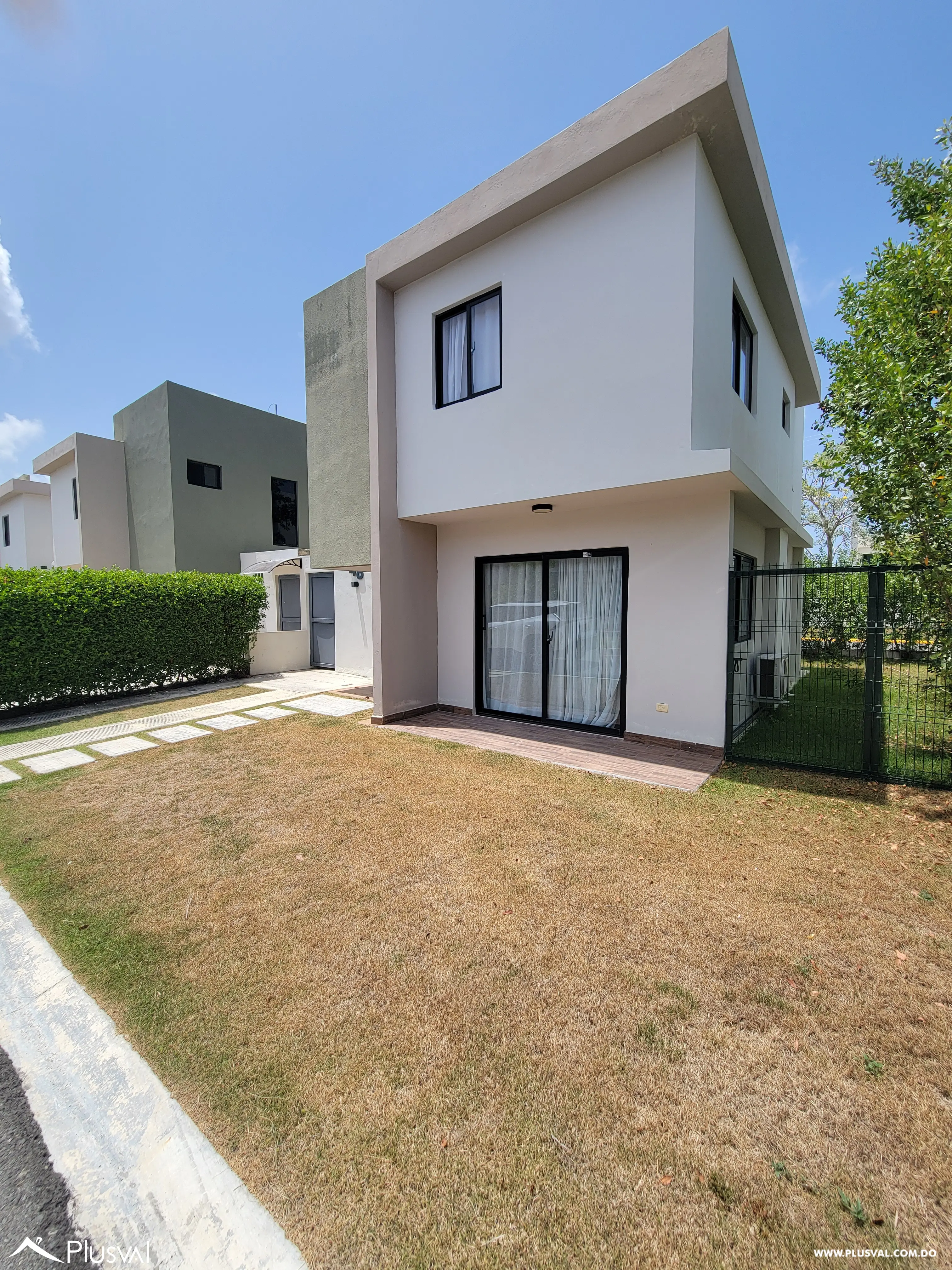 Villa Amueblada de 3 Habitaciones en Punta Cana con Jacuzzi y Patio Privado 523357