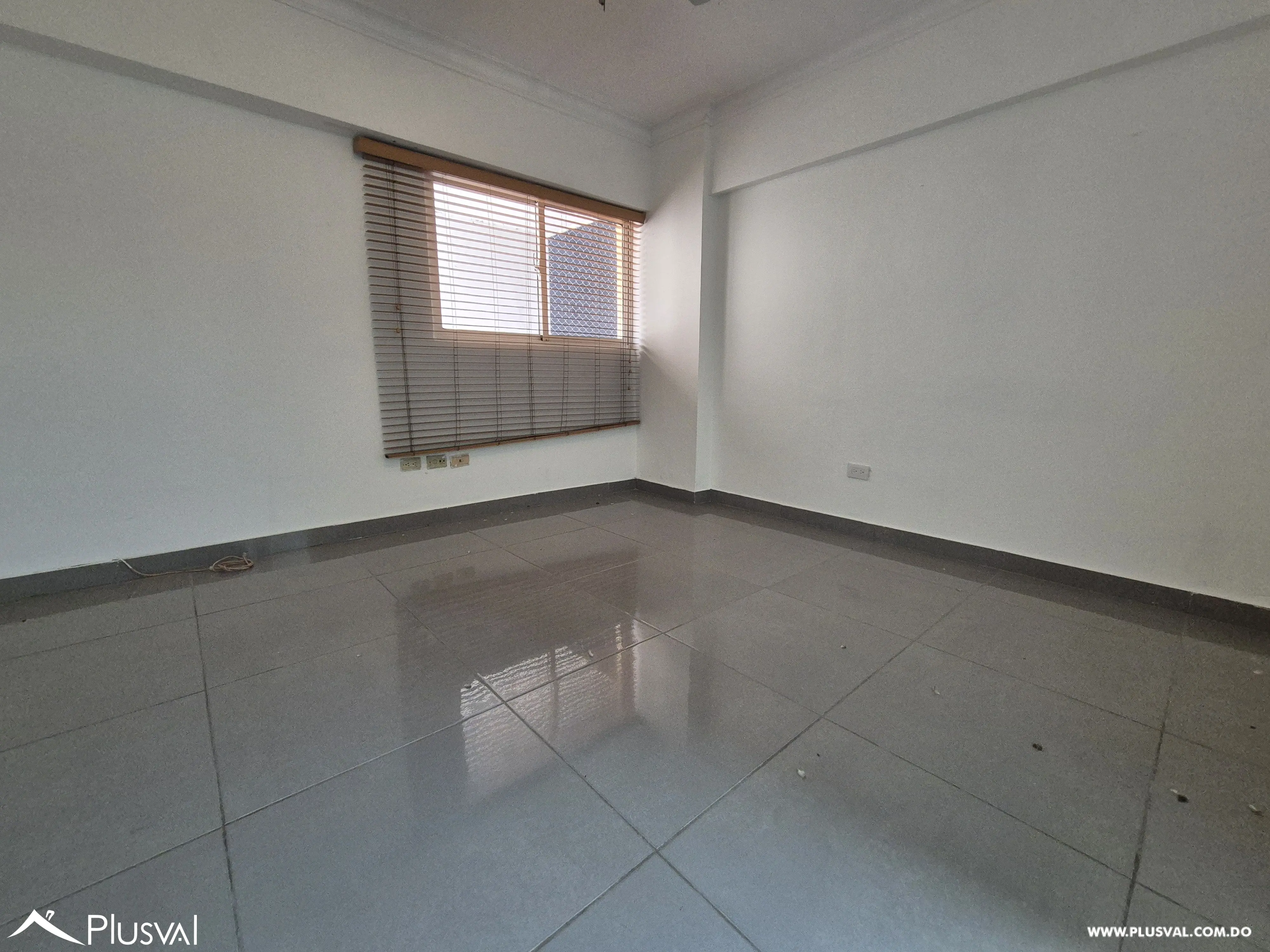 Apartamento con estudio en alquiler en Gazcue 466851