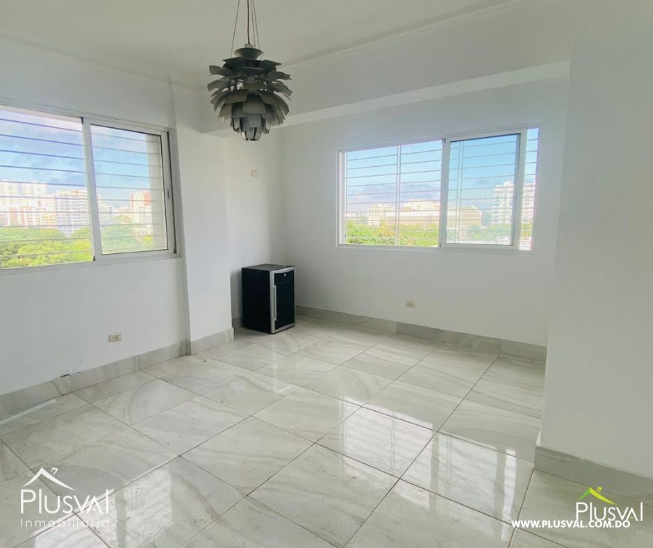SE ALQUILA AMPLIO APARTAMENTO EN GAZCUE 246197