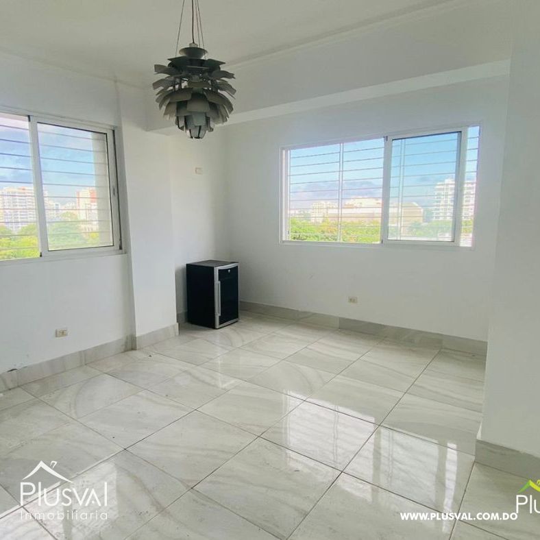 SE ALQUILA AMPLIO APARTAMENTO EN GAZCUE 246197
