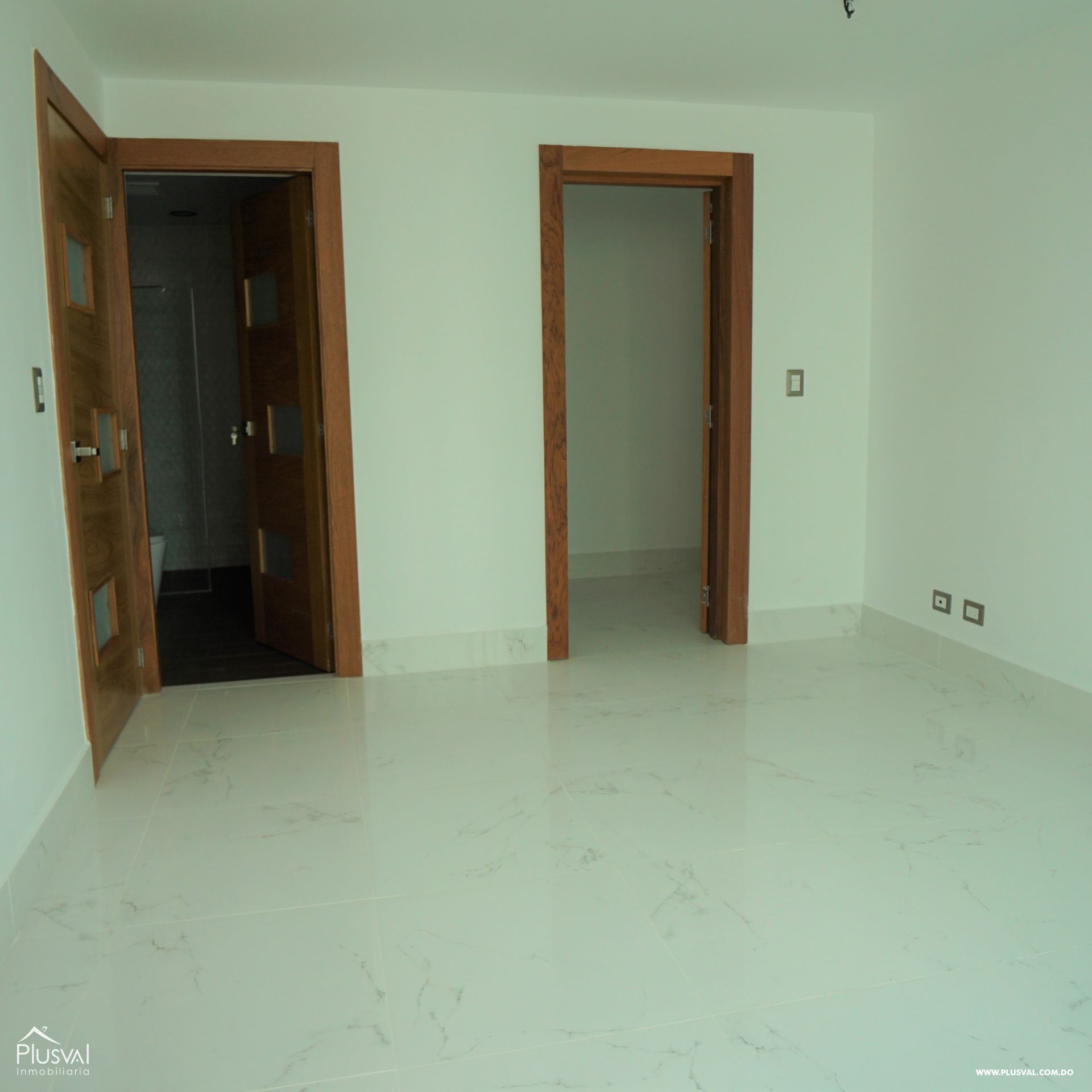 Apartamento en alquiler con linea blanca en Piantini 183087