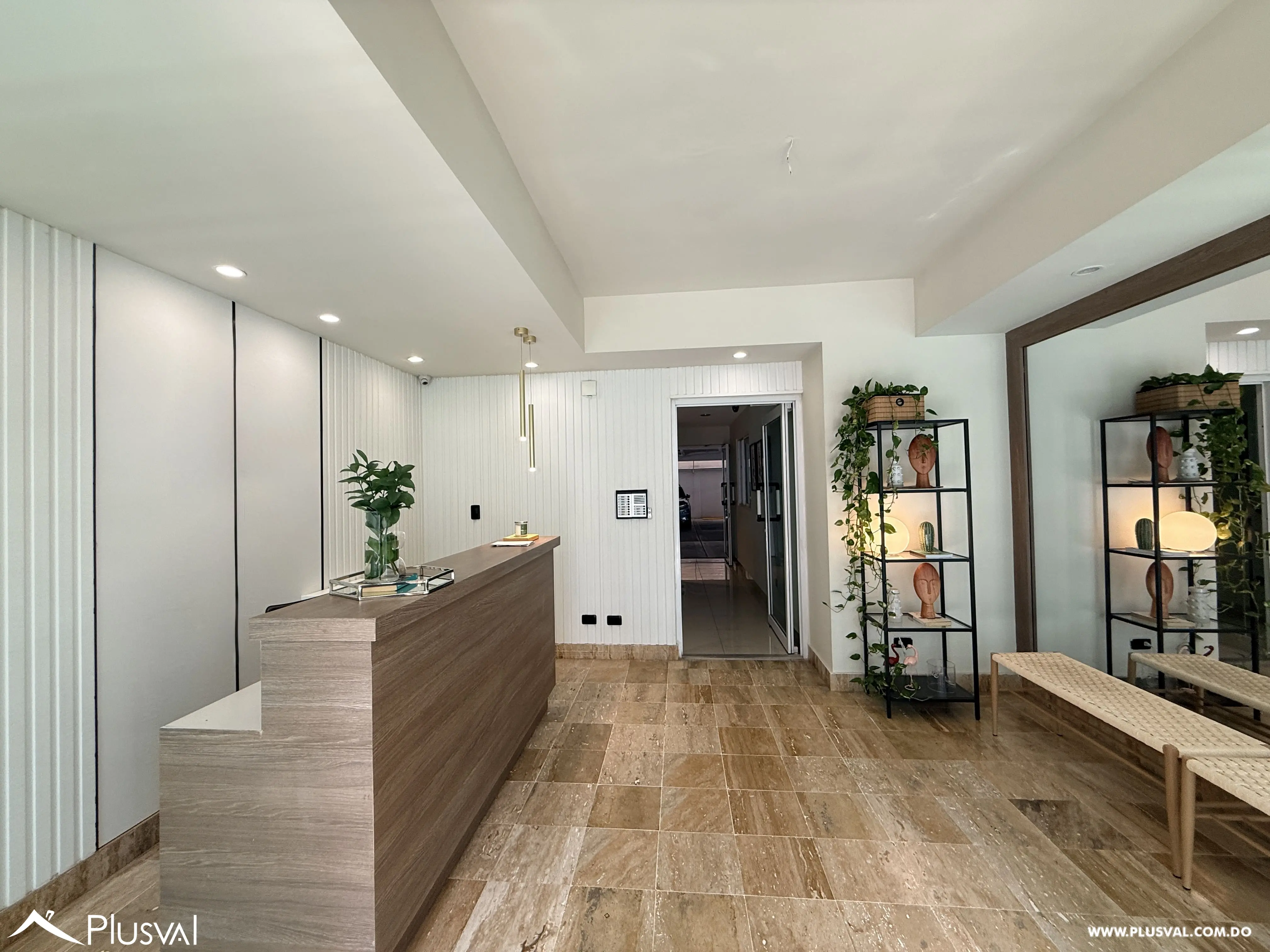 Apartamento con Terraza Privada en Mirador Sur; Renta con Línea Blanca 479676