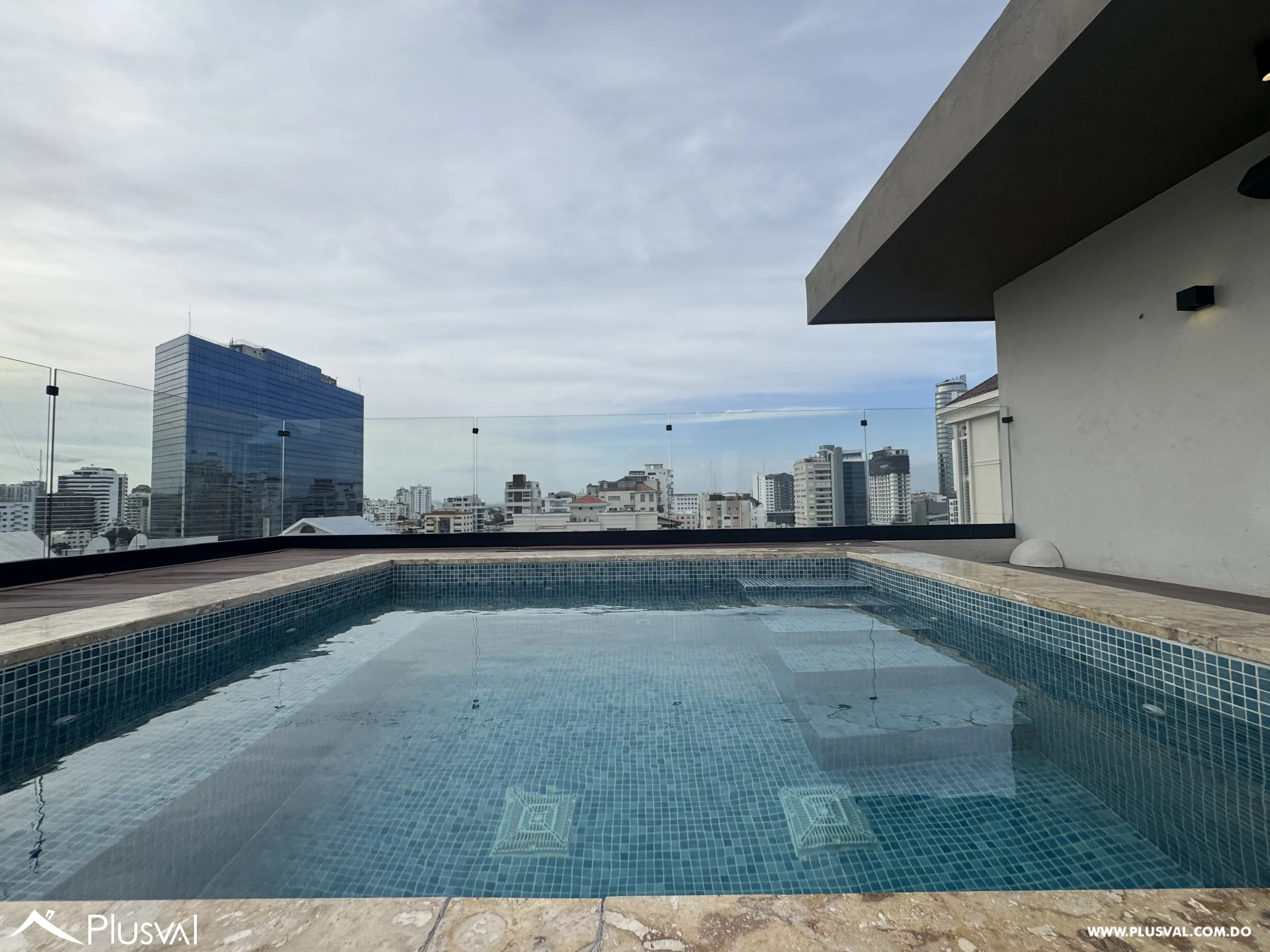Alquilo Maravilloso Apartamento en  Piso Alto en el Corazon de Naco 527539