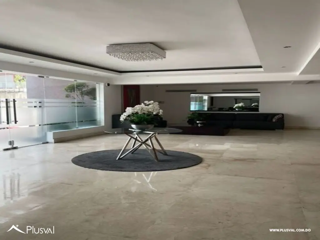 Se alquila amplio apartamento de 3 habitaciones y 2 parqueos. 469424