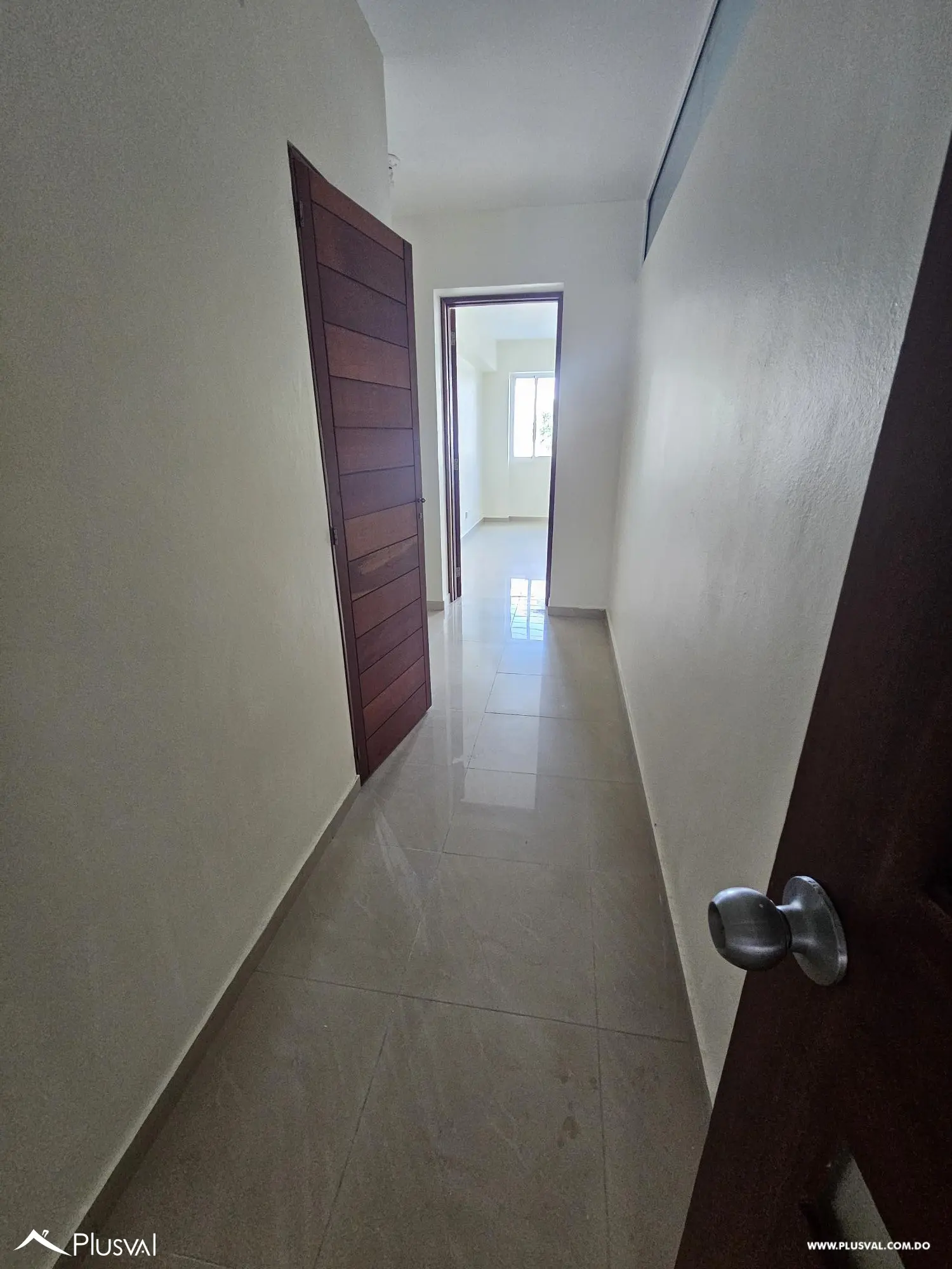 Amplio apartamento con balcón frontal en Urb. Real 481207