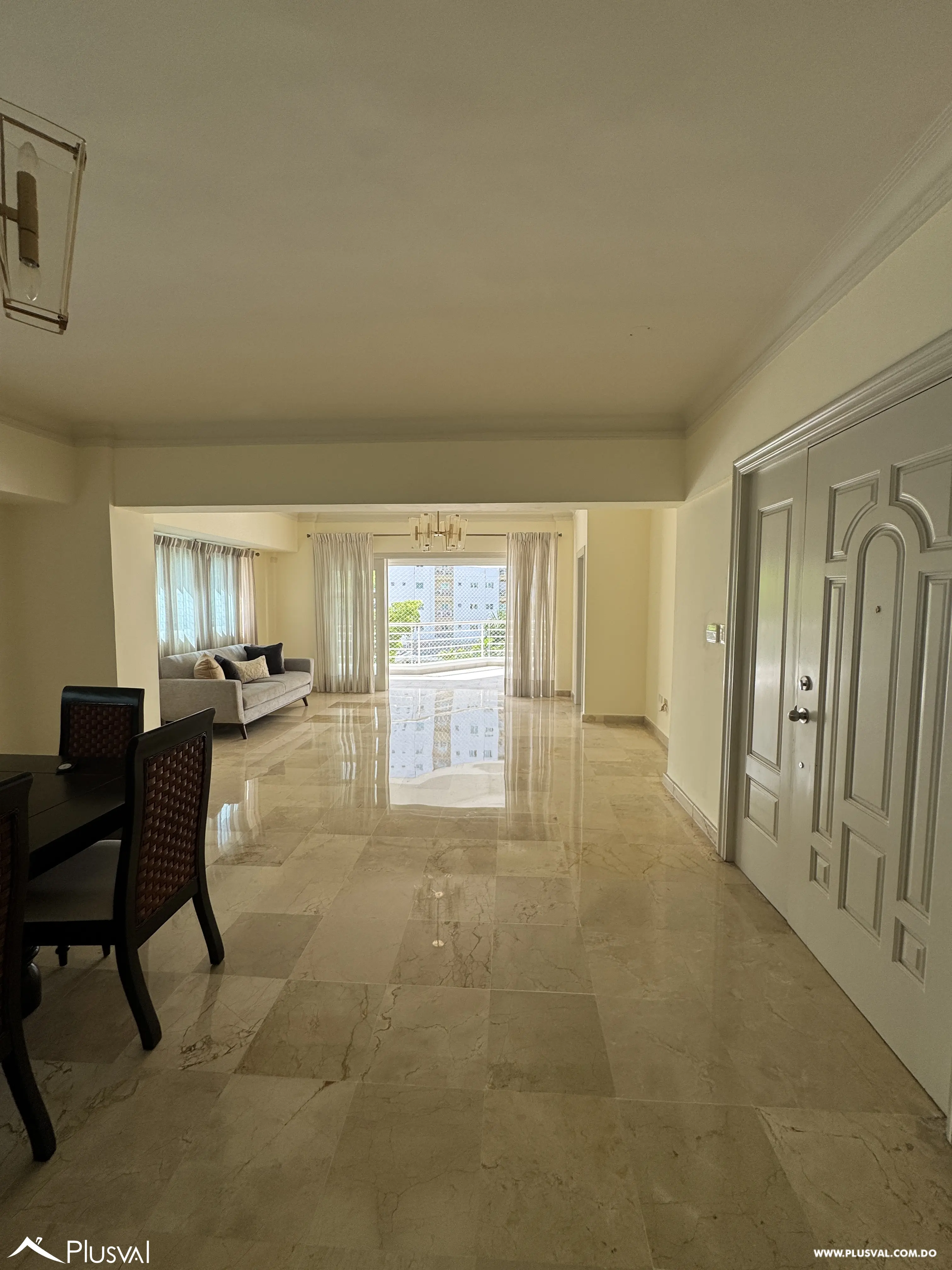 Apartamento en alquiler en Piantini de 3 habitaciones mas estudio 452300