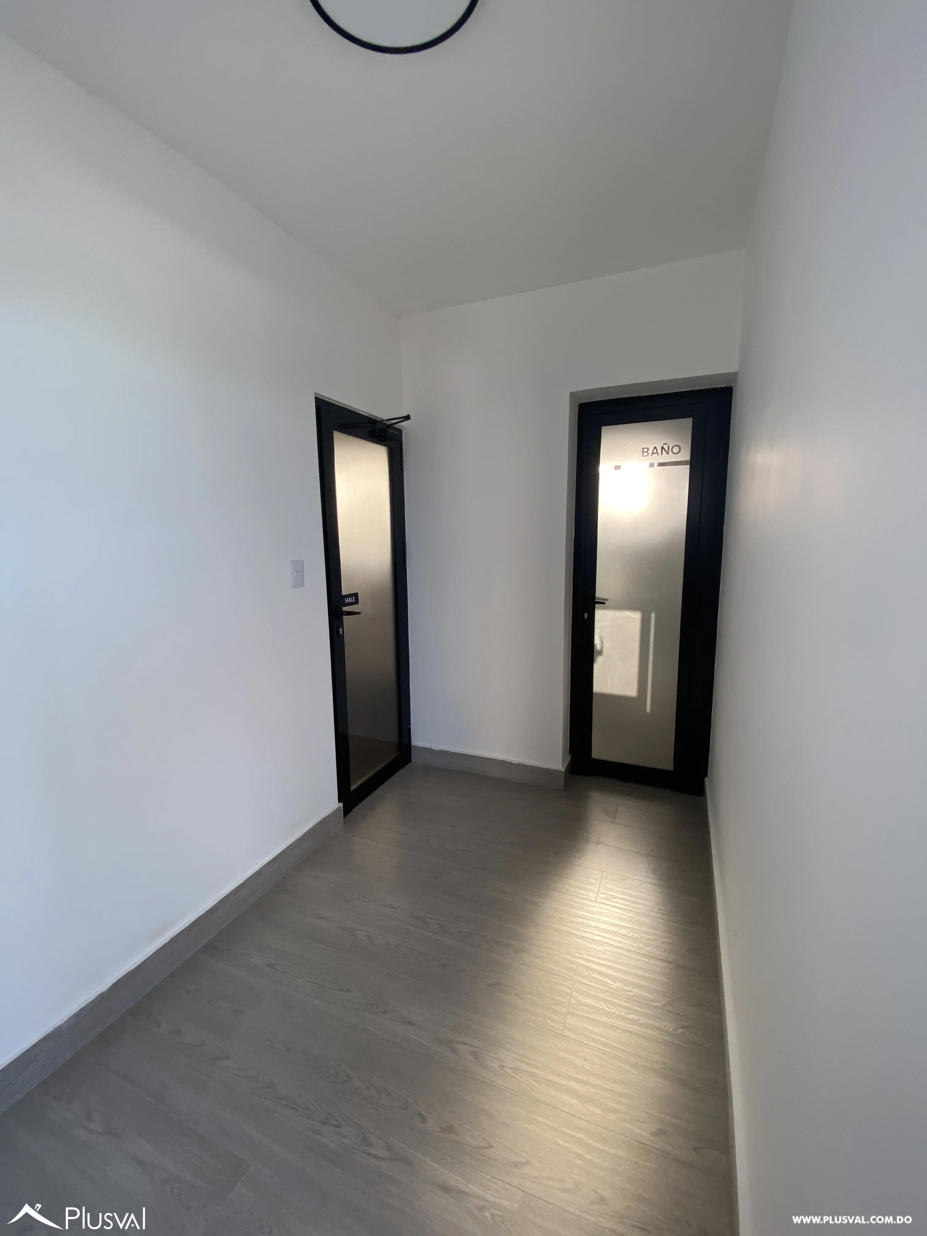 Apartamento en 4to nivel con ascensor, ubicado en una moderna torre próxima al Aeropuerto Internacional del Cibao, ideal para vivir o invertir. 518538