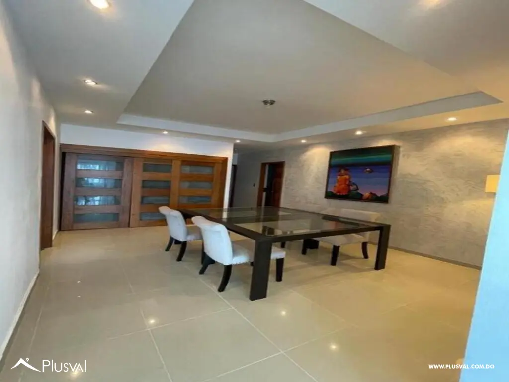 Se alquila amplio apartamento de 3 habitaciones y 2 parqueos. 469434