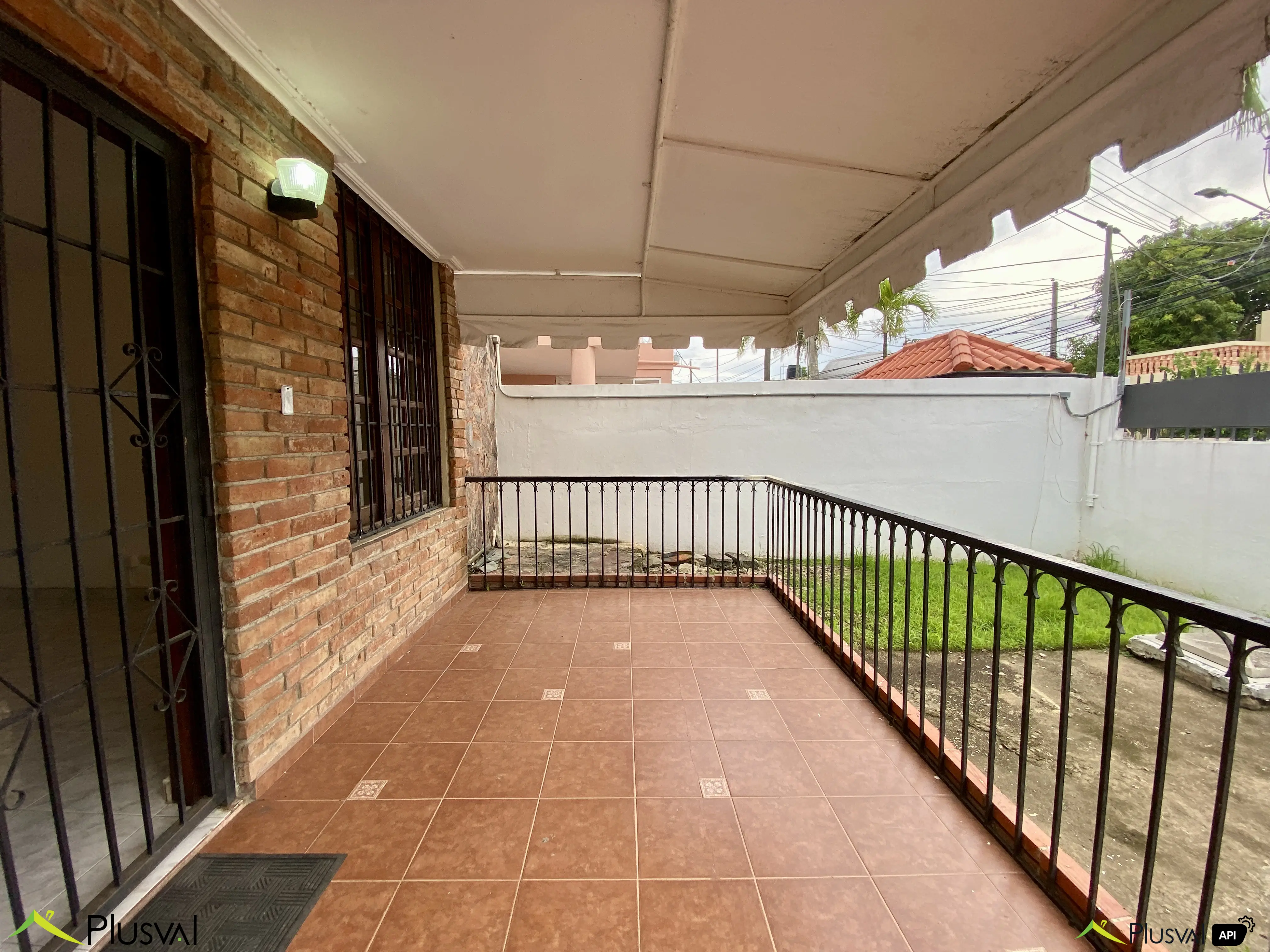Casa Comercial de Dos Niveles en Alquiler en Urbanización Fernández – Ideal para Oficinas o Negocio 450672