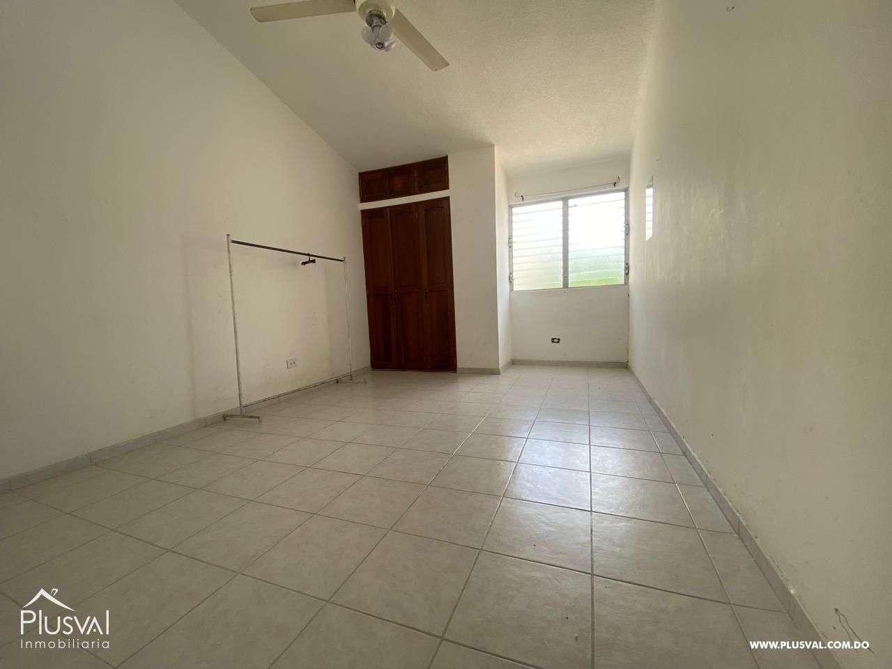 Casa de Dos Niveles en Zona Céntrica con Potencial para Rediseñar 452357