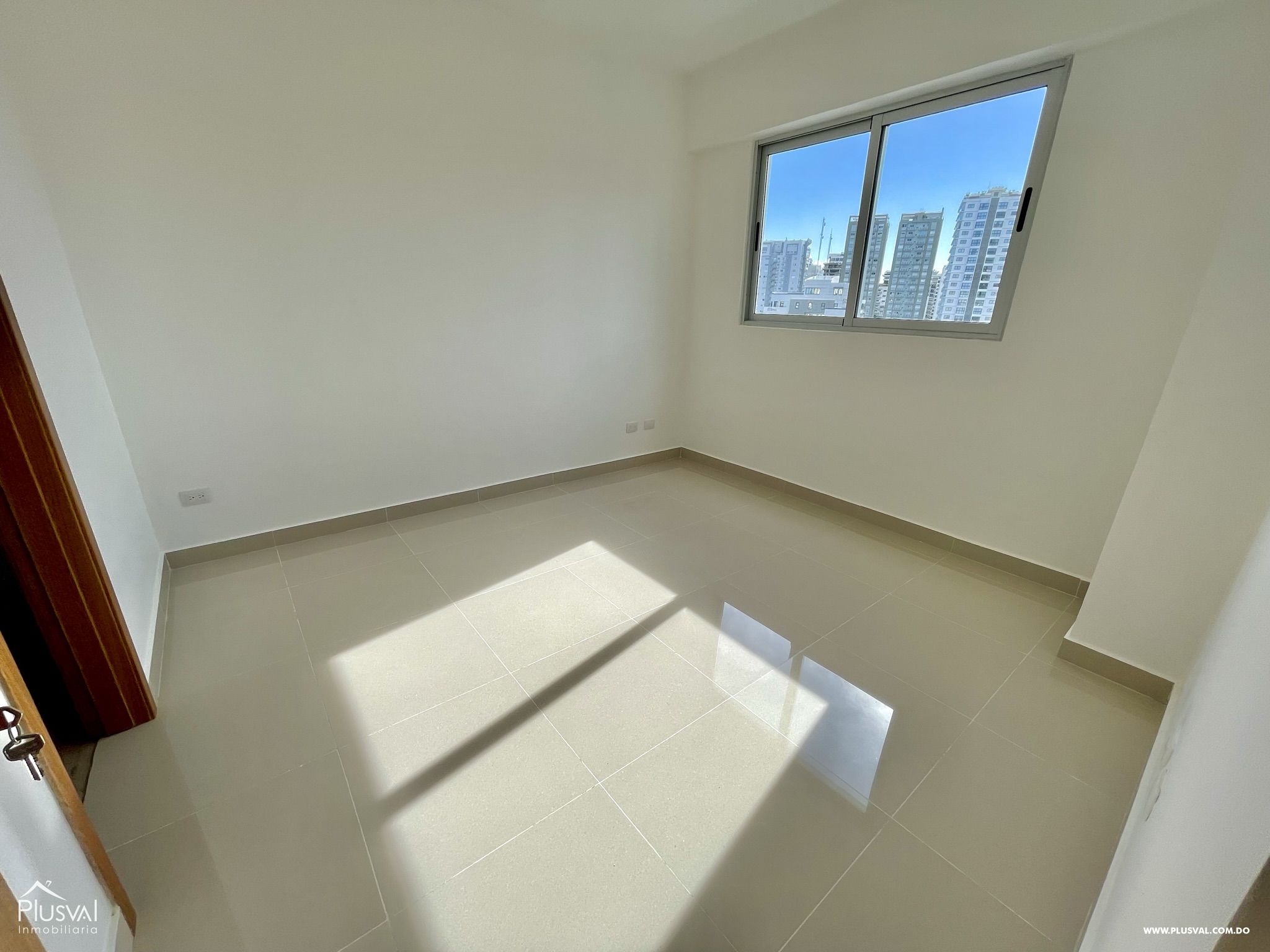 Alquiler Apartamento 2 Hab + Estudio, con Area Social y 2 parqueos + Locker en Serralles 235931