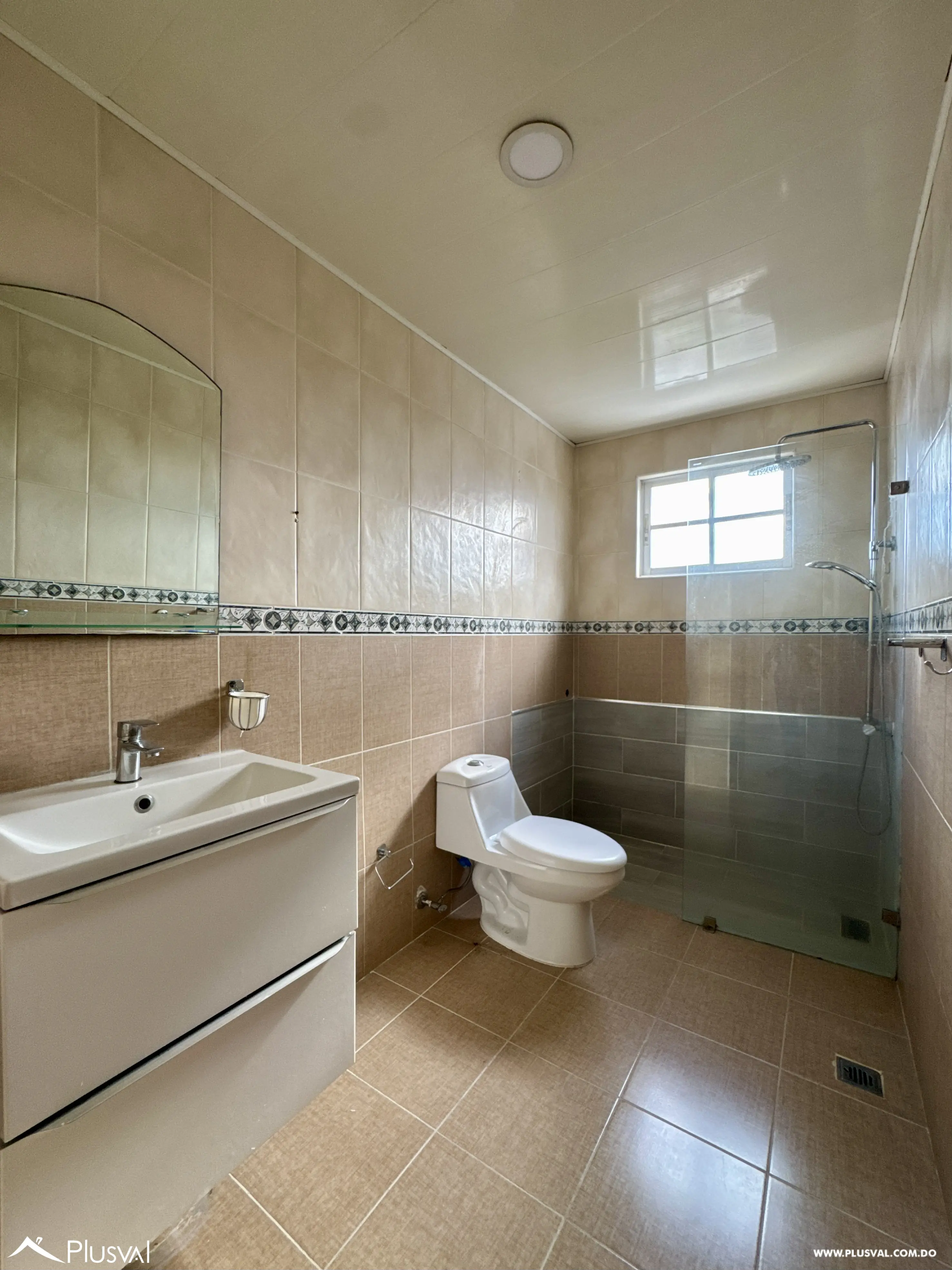 Alquilo apartamento de tres habitaciones en Evaristo Morales. 493676