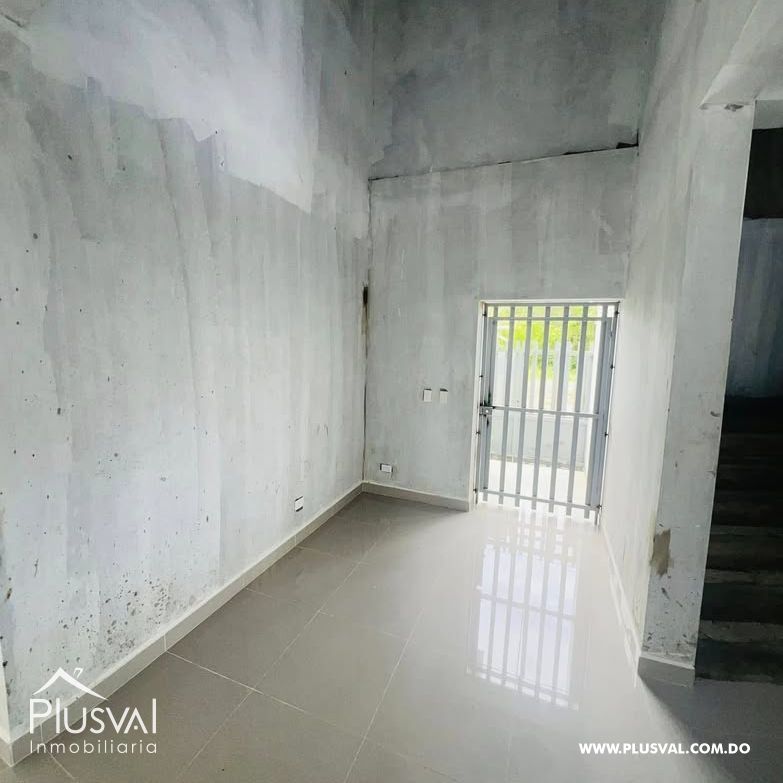 Casa familiar de 3 niveles con piscina en San Francisco de Macorís 436175