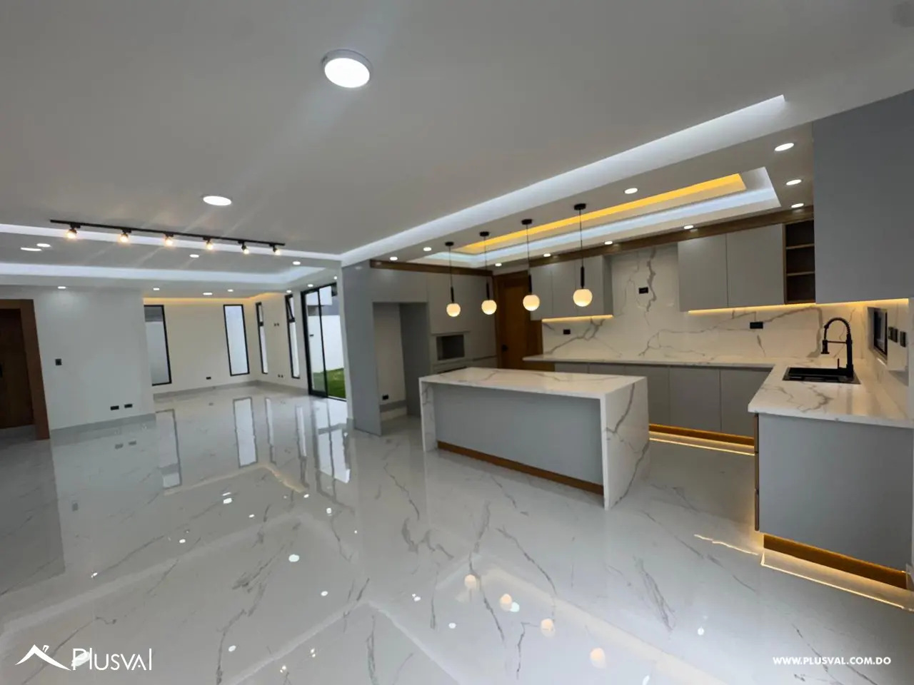 Proyecto de Casas de Dos Niveles en Exclusiva Zona de Santiago 532411