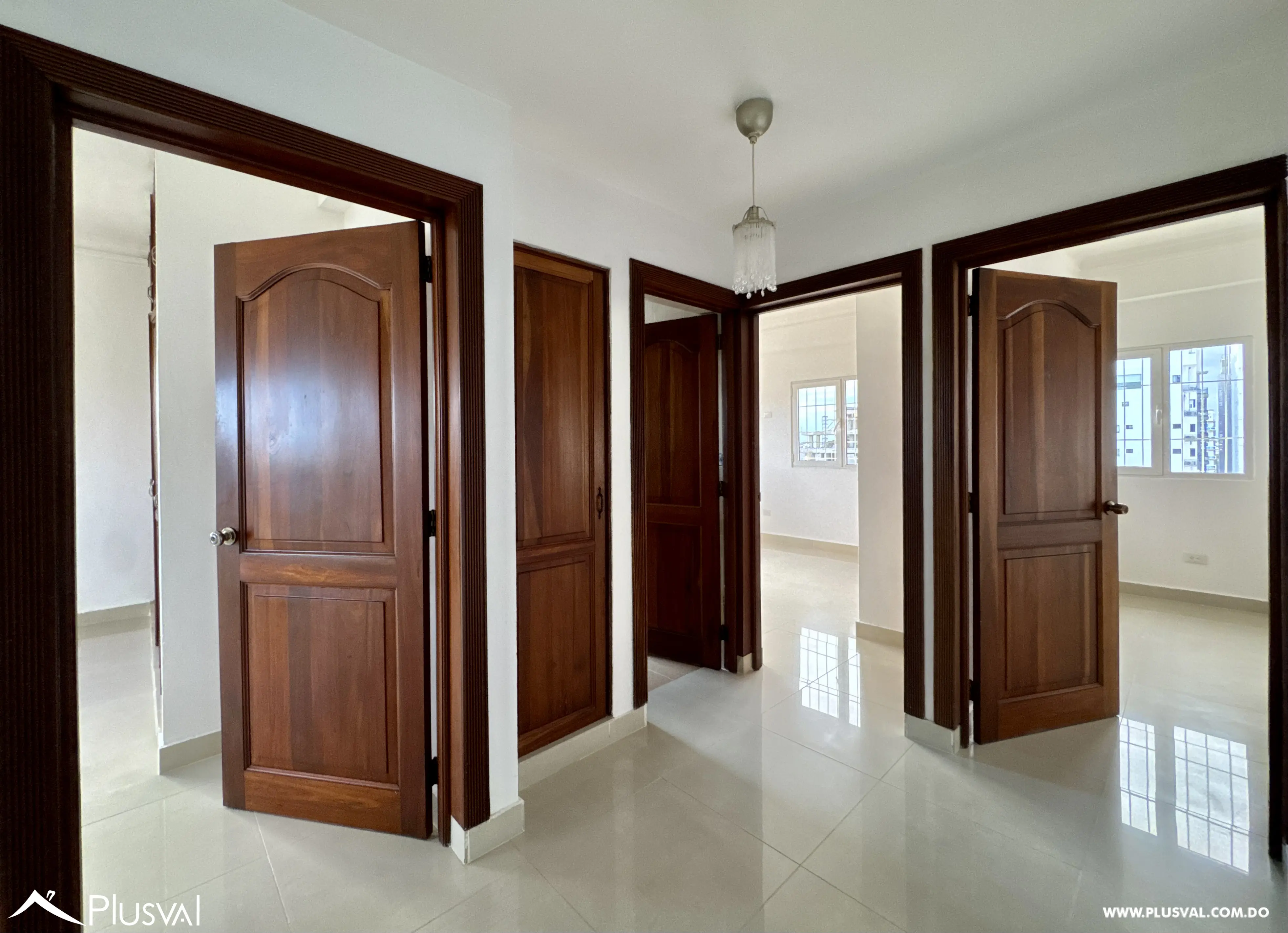 Alquilo apartamento de tres habitaciones en Evaristo Morales. 493673