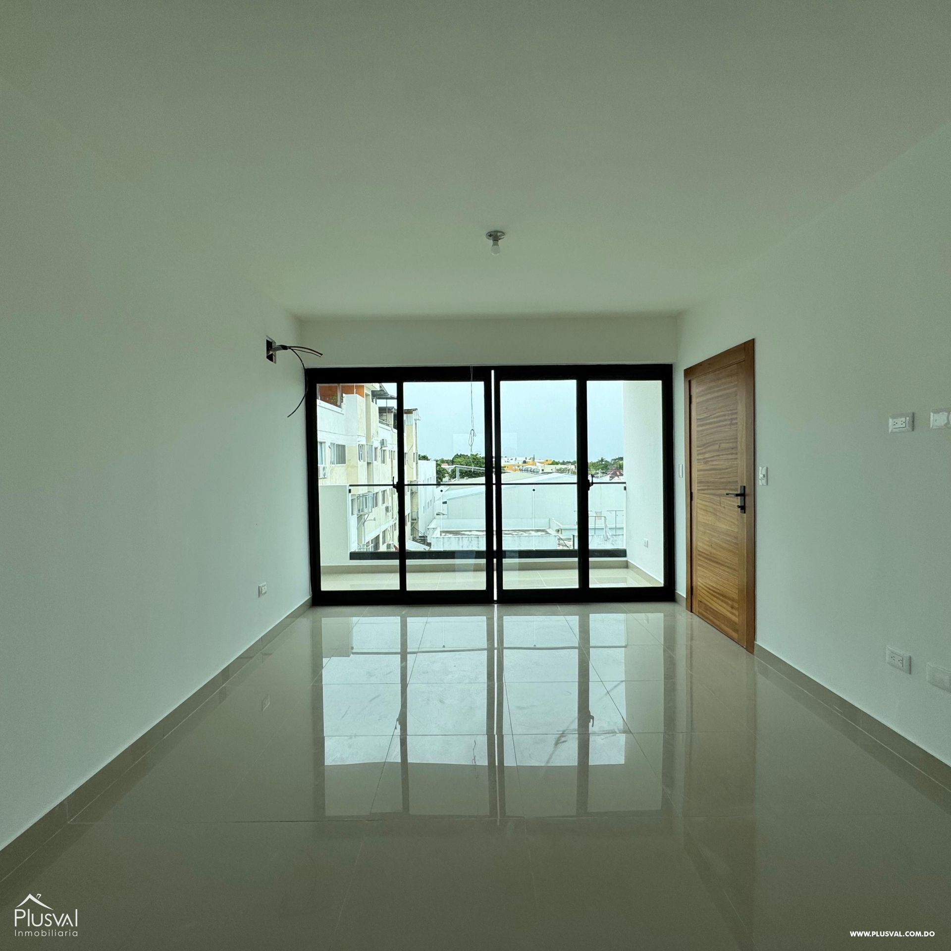 Amplio apartamento residencial ubicado en un 4to nivel con terraza, ideal para los amantes de la naturaleza y de la cordillera. 501311