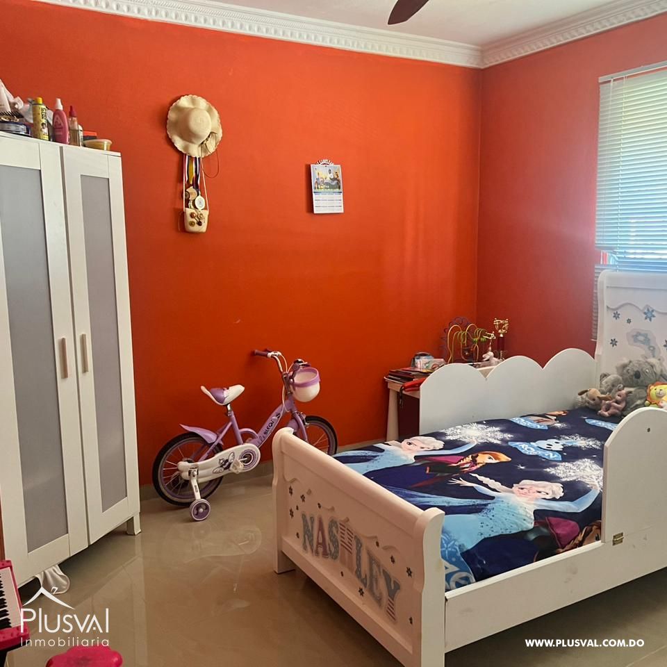 Casa en venta en Santo Domingo Este, mas una segunda casa con jacuzzi en el segundo piso. 381785