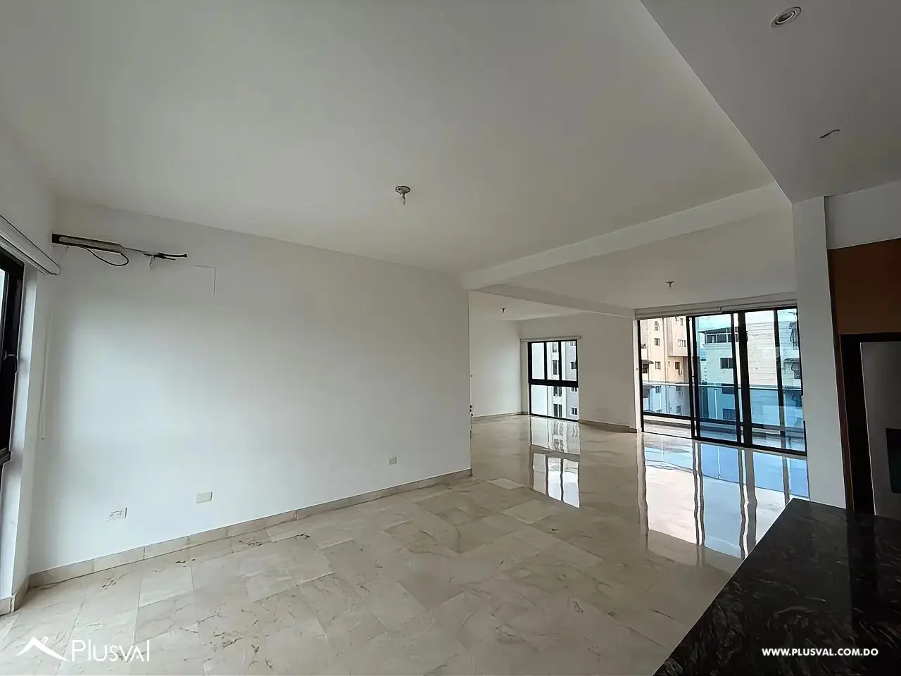 Amplio apartamento en Villa Olga, diseñado con una excelente distribución y abundante luz natural. 510781
