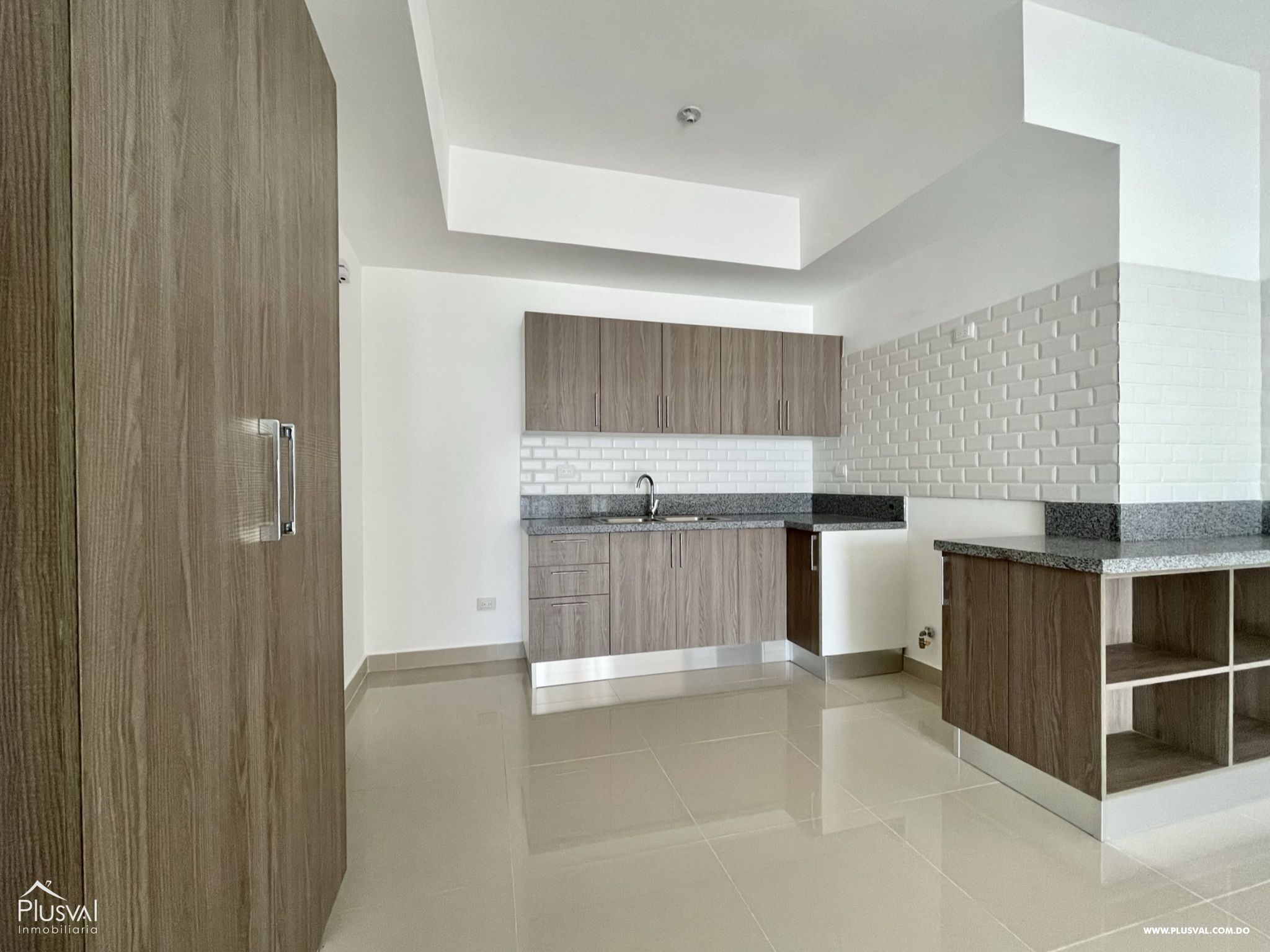 Alquiler Apartamento 2 Hab + Estudio, con Area Social y 2 parqueos + Locker en Serralles 235921