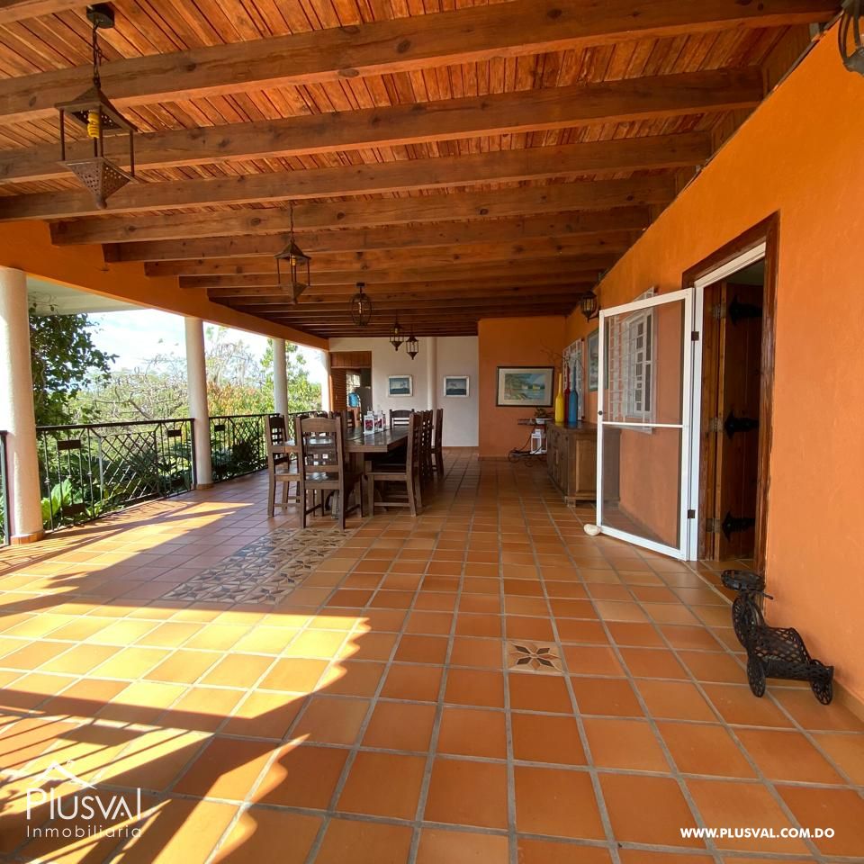 Villa de dos Niveles con Vista a la Montaña 430256