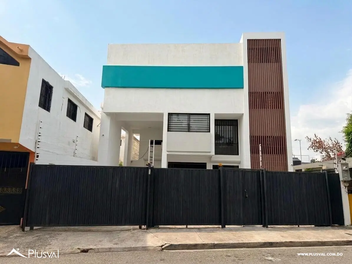 Amplio Local Comercial de 3 Niveles en Alquiler en Santiago 523909