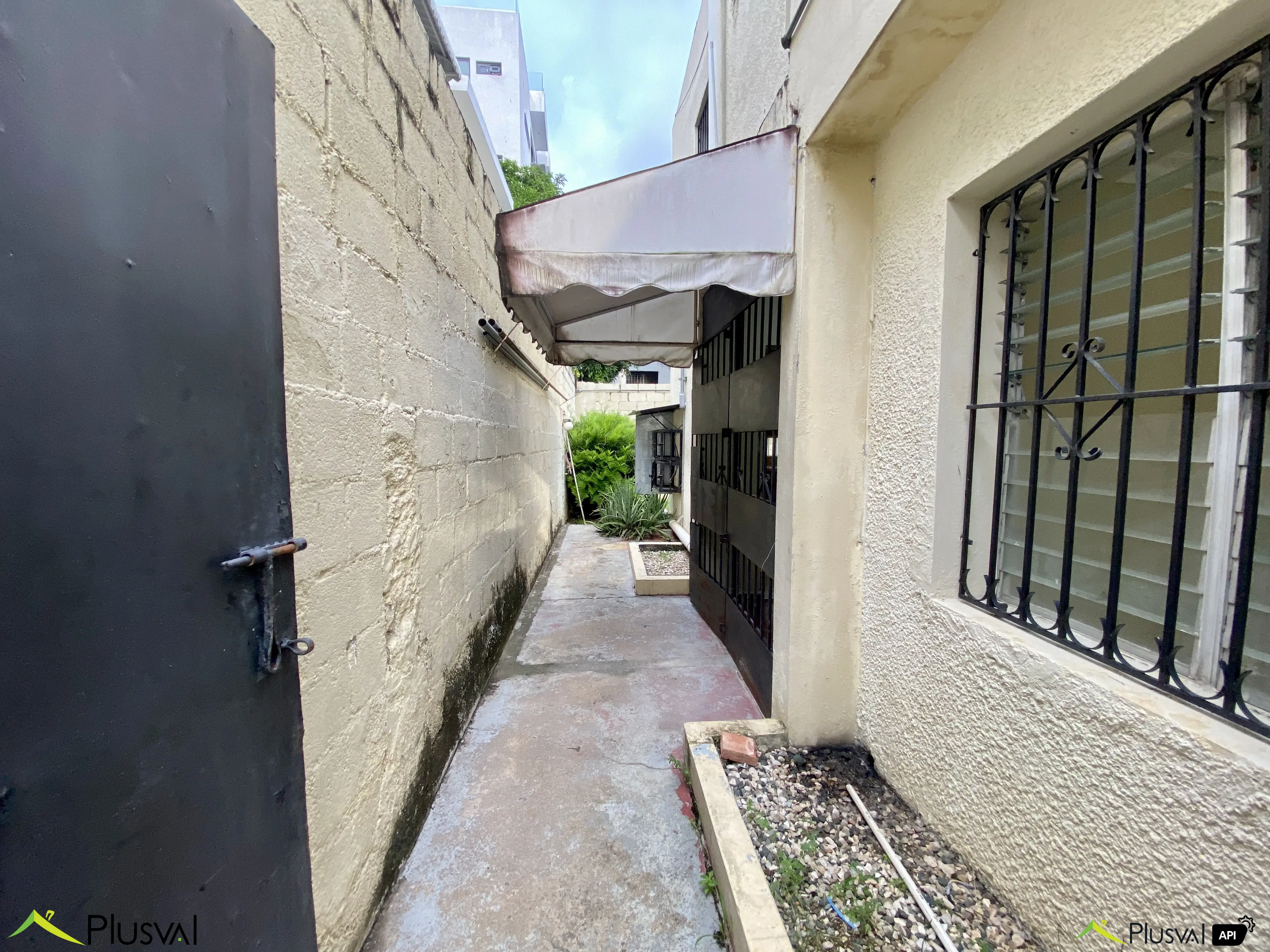 Casa Comercial de Dos Niveles en Alquiler en Urbanización Fernández – Ideal para Oficinas o Negocio 450687