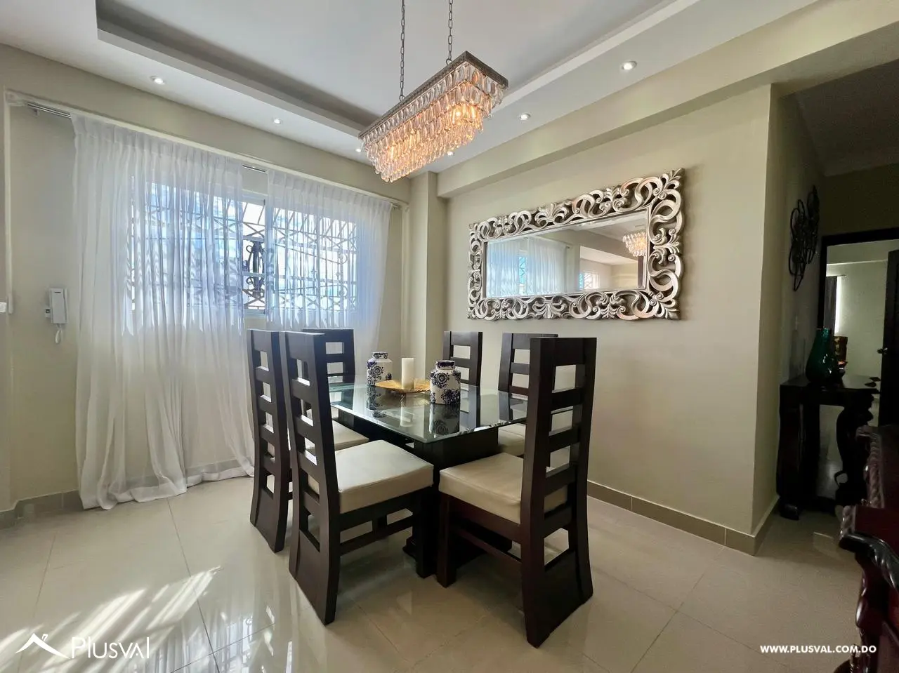 Apartamento en Venta en Ensanche Ozama con Cocina Remodelada y Amplio Balcón 479333
