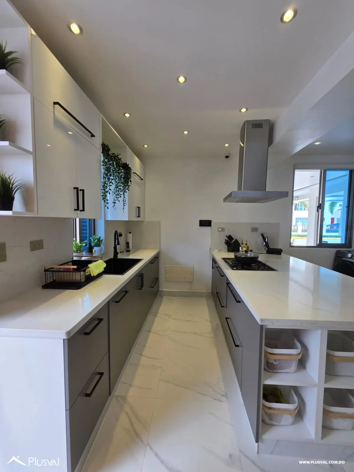 Vivienda de 2 niveles en Proyecto seguro de Santiago. 459881