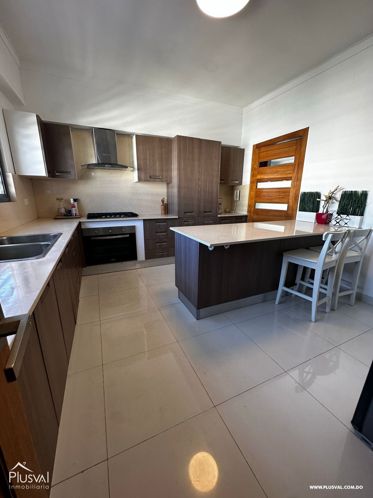 Residencia de lujo en Evaristo Morales. Amplio, privado y estratégicamente ubicado. 319268
