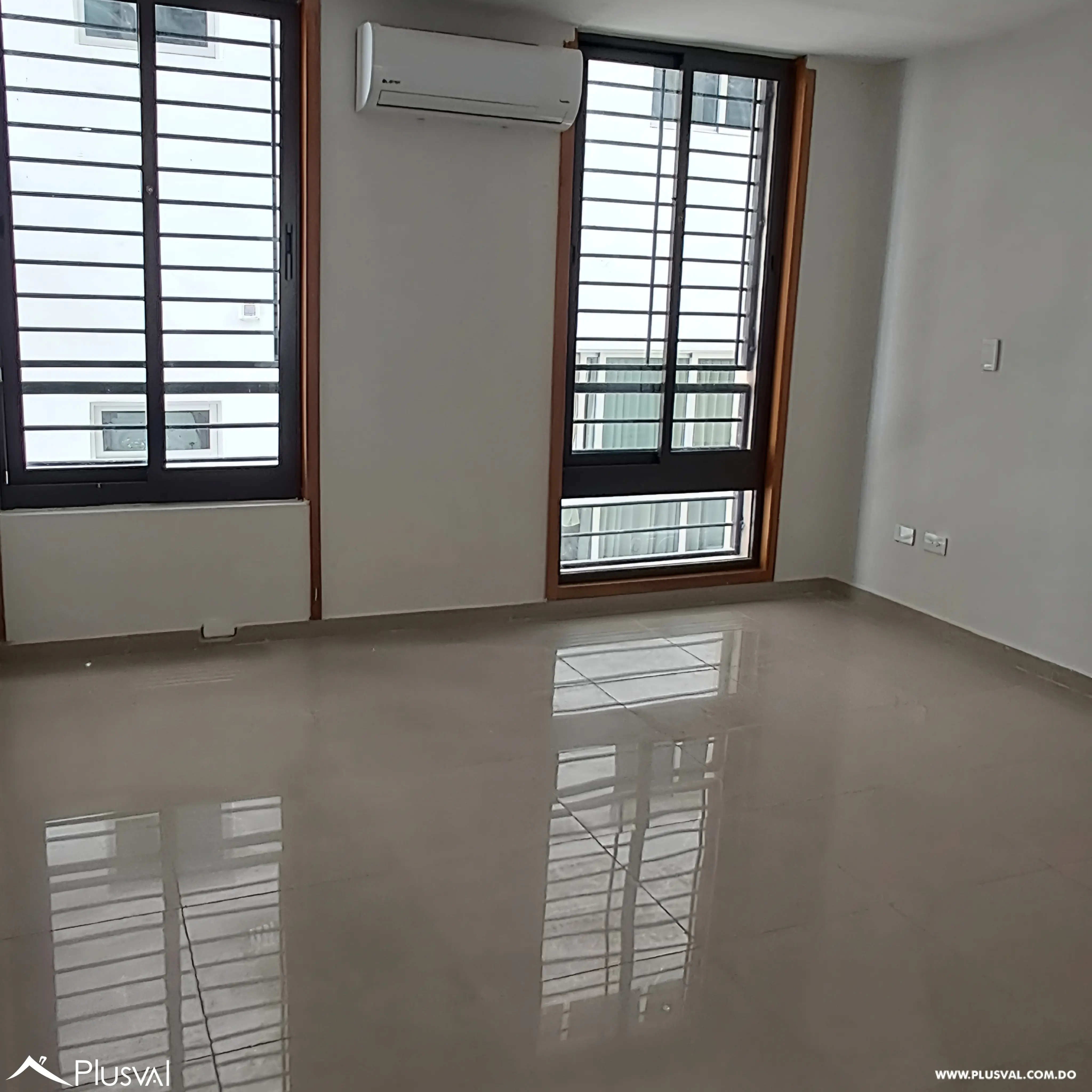 Apartamento en alquiler  con línea blanca en Evaristo Morales. 527013