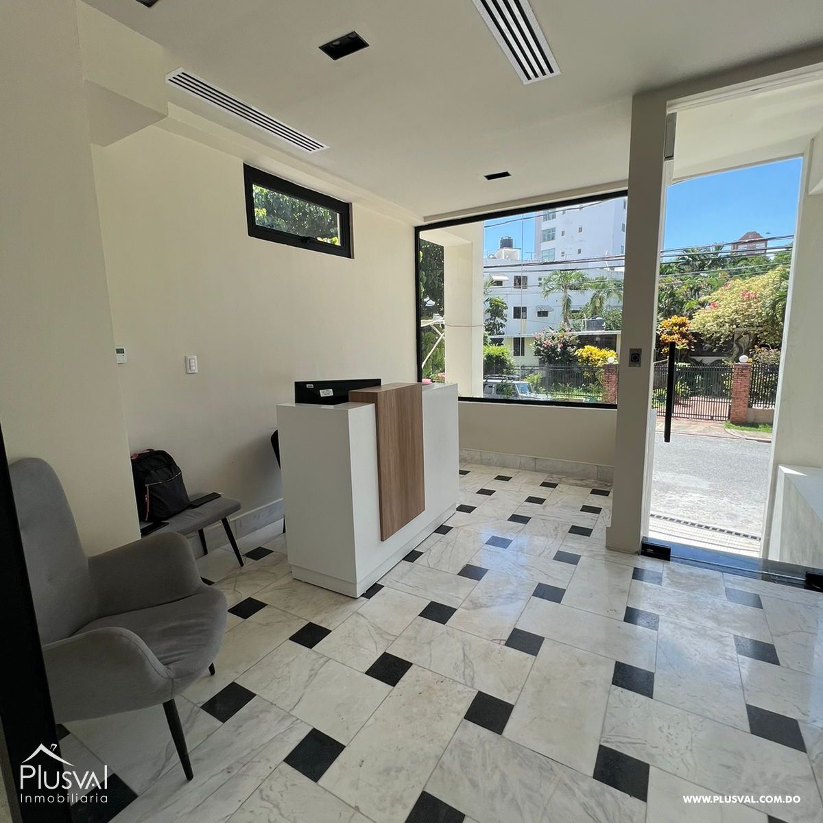 Apartamento en venta en Serralles | 1 habitación, línea blanca y aire central – Santo Domingo 370290