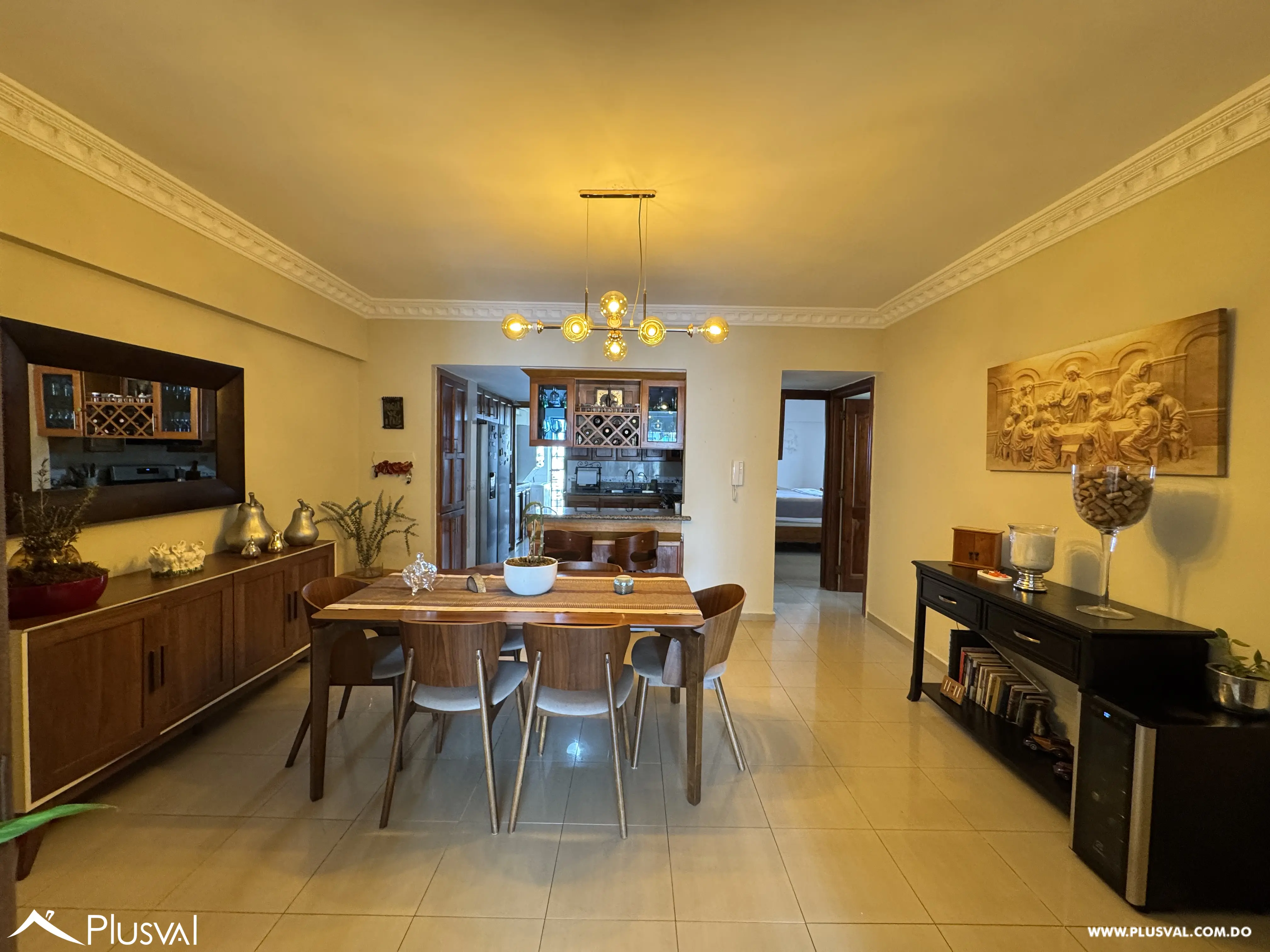 Apartamento en venta en Evaristo Morales | 3 habitaciones con baño, 2 parqueos, piso alto 498296