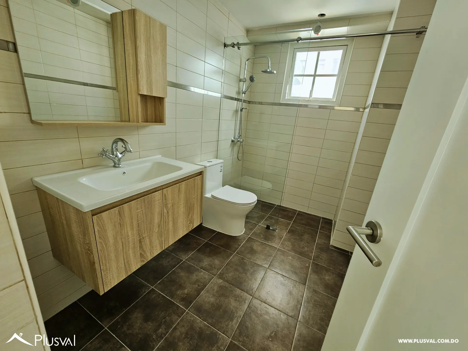 Apartamento con hermosa vista desde el balcón de la habitación principal. 490455