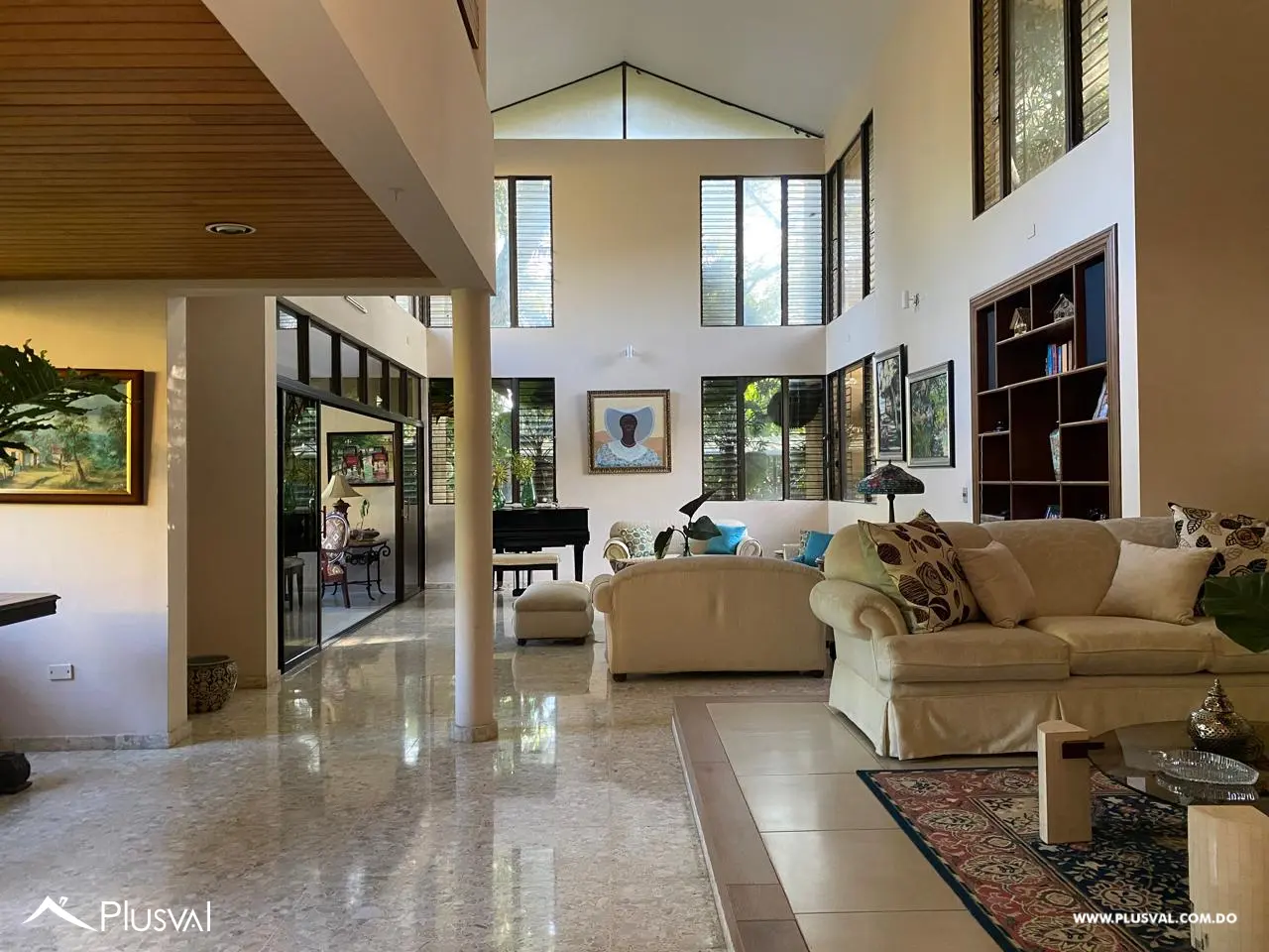 Villa en Venta en Los Rieles de Gurabo una Excelente Inversión con Amplios Espacios 515904
