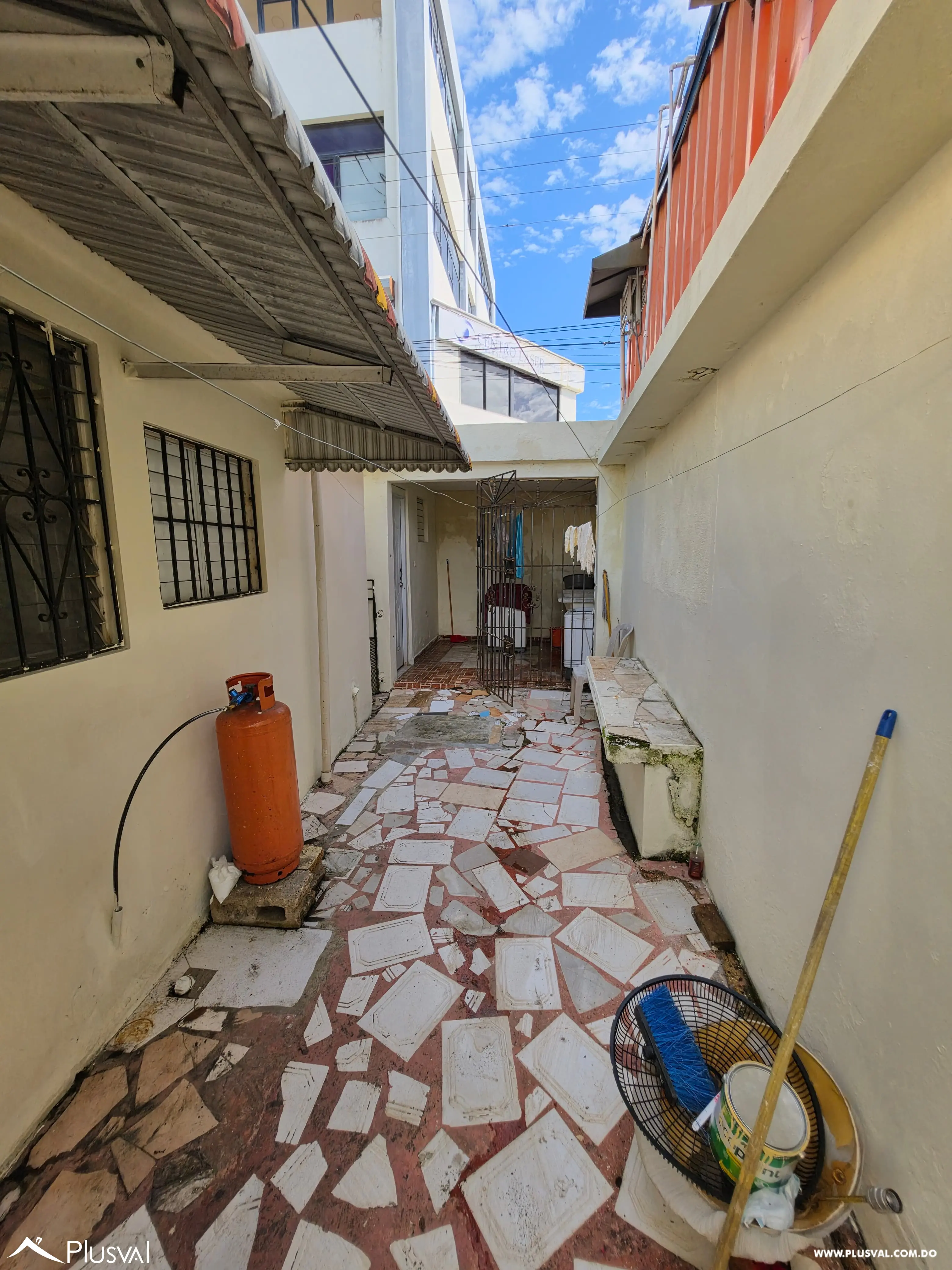 Casa en Venta con Gran Potencial Comercial Próxima a Sabana Larga en Ensanche Ozama 499364