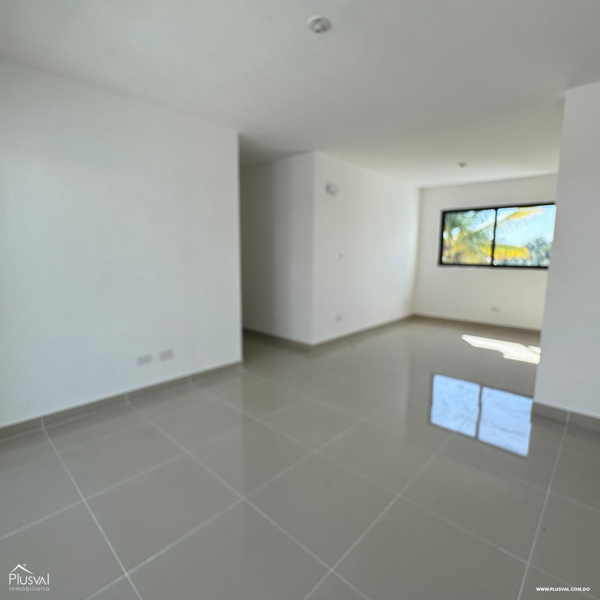 Apartamento próximo a la Carretera Duarte con terraza en el quinto nivel, jacuzzi y habitación adicional 406782