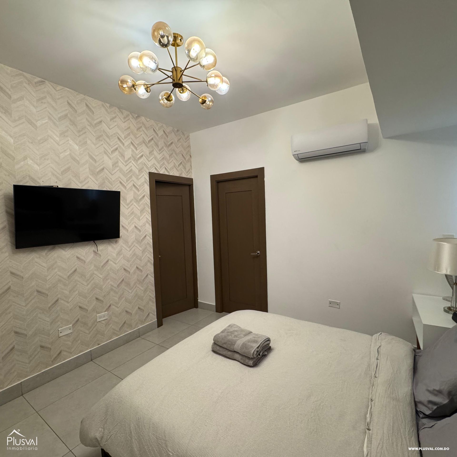 Apartamento amueblado ubicado en una torre moderna en el corazón de la ciudad, La Esmeralda. 463334