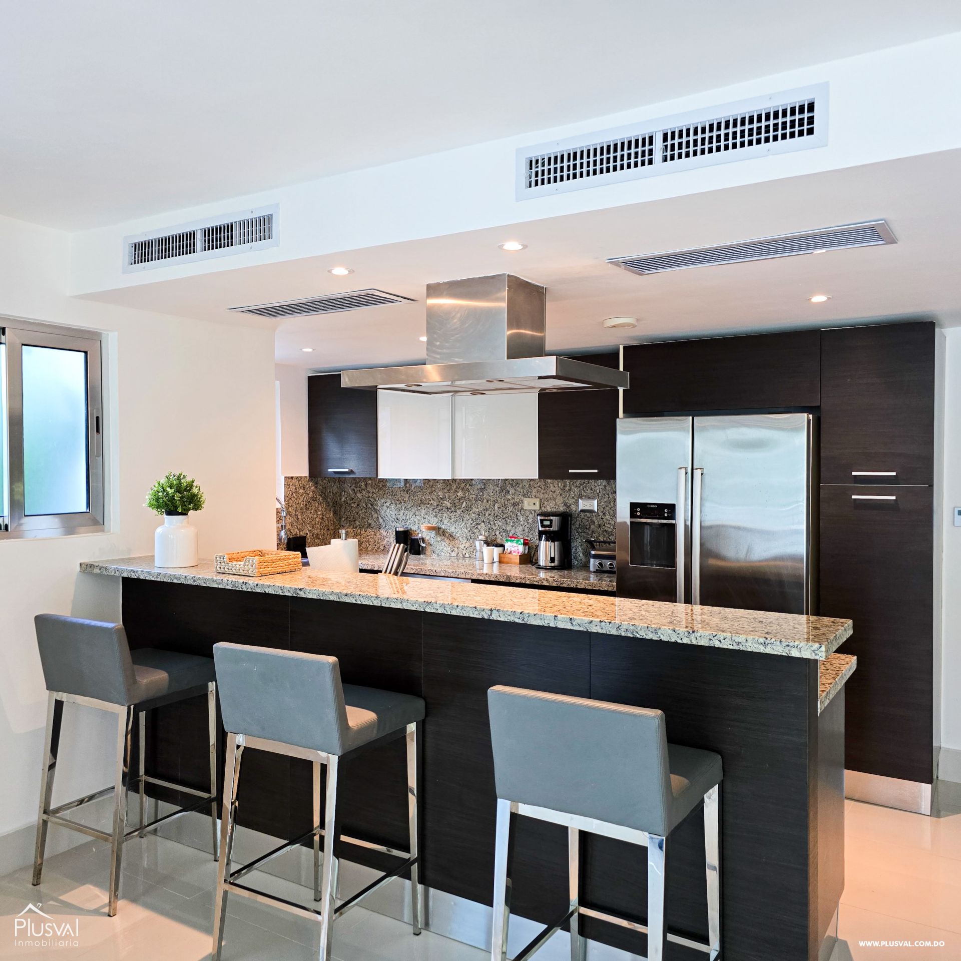Exclusivos Apartamento de 3 Habitaciones en Proyecto Cerrado Frente al Mar. 439562