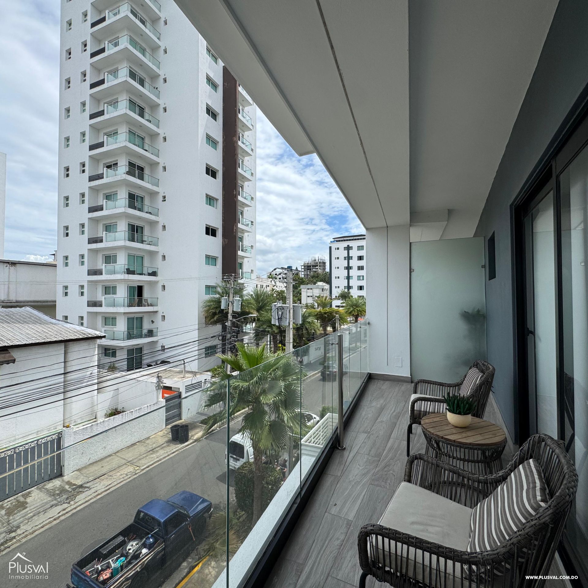 Apartamento amueblado ubicado en una torre moderna en el corazón de la ciudad, La Esmeralda. 463321