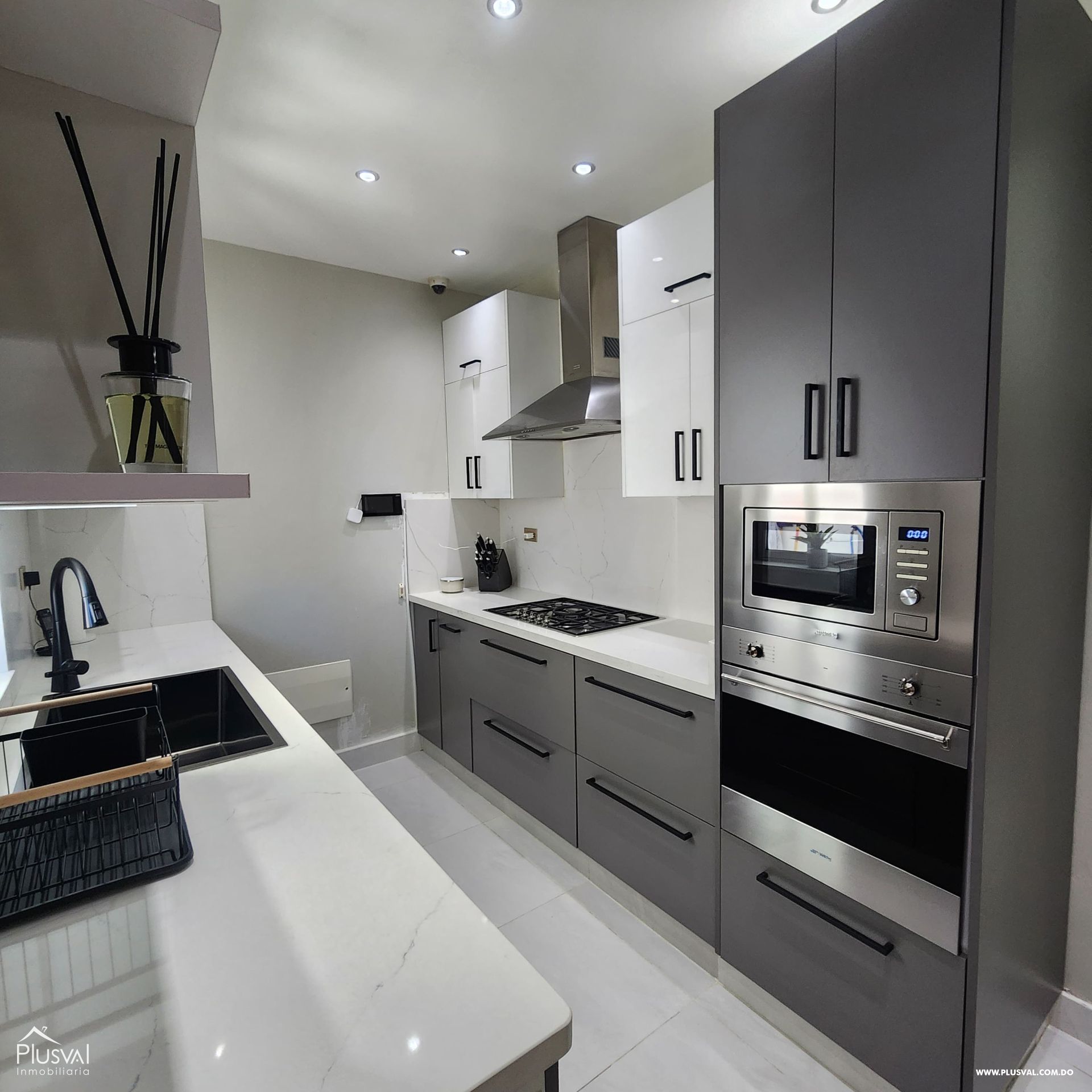 Vivienda de 2 niveles en Proyecto seguro de Santiago. 352277