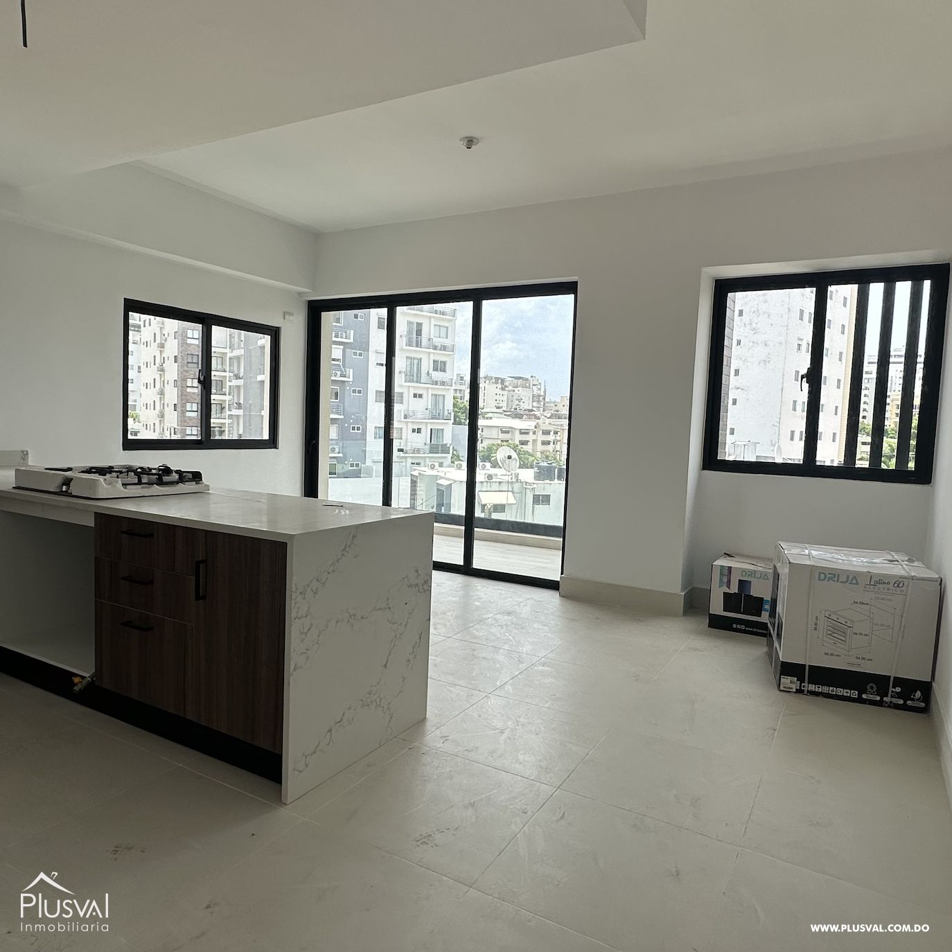 Apartamento en venta en Serralles | 1 habitación, línea blanca y aire central – Santo Domingo 370285