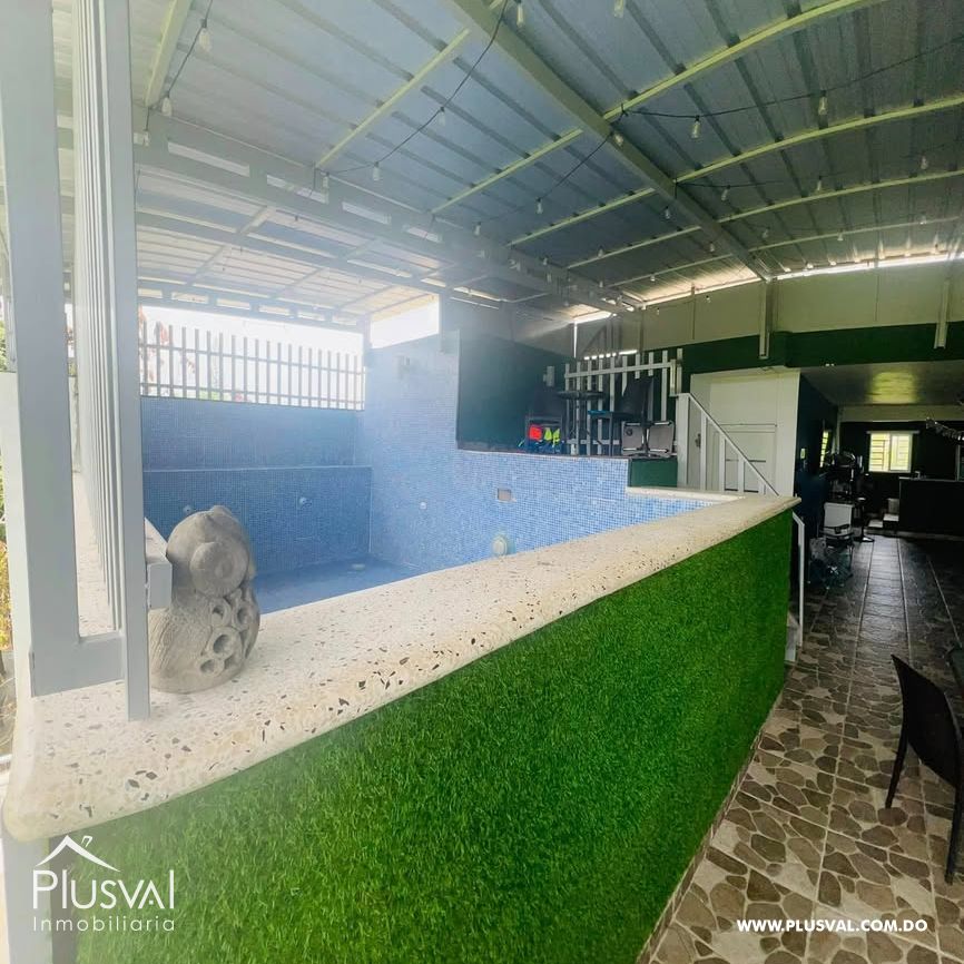 Casa familiar de 3 niveles con piscina en San Francisco de Macorís 436177
