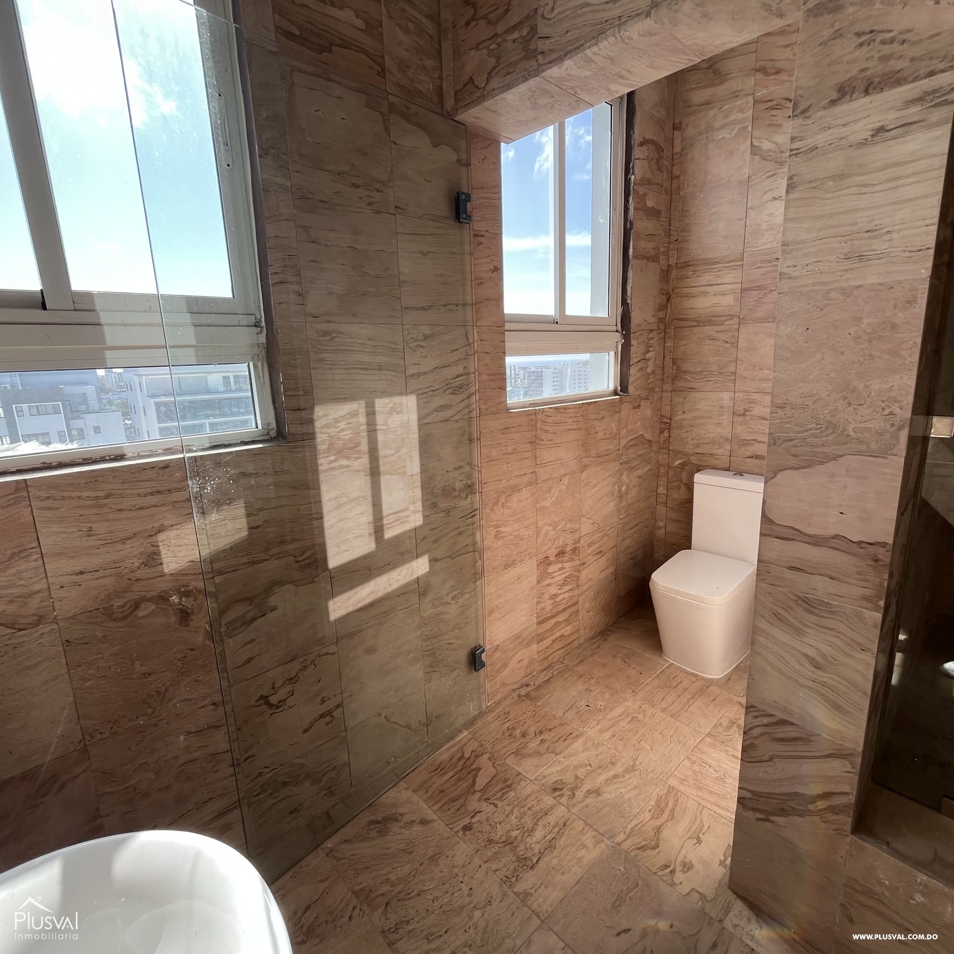 Venta de apartamento de 3 habitaciones en el sector de Evaristo Morales 293900