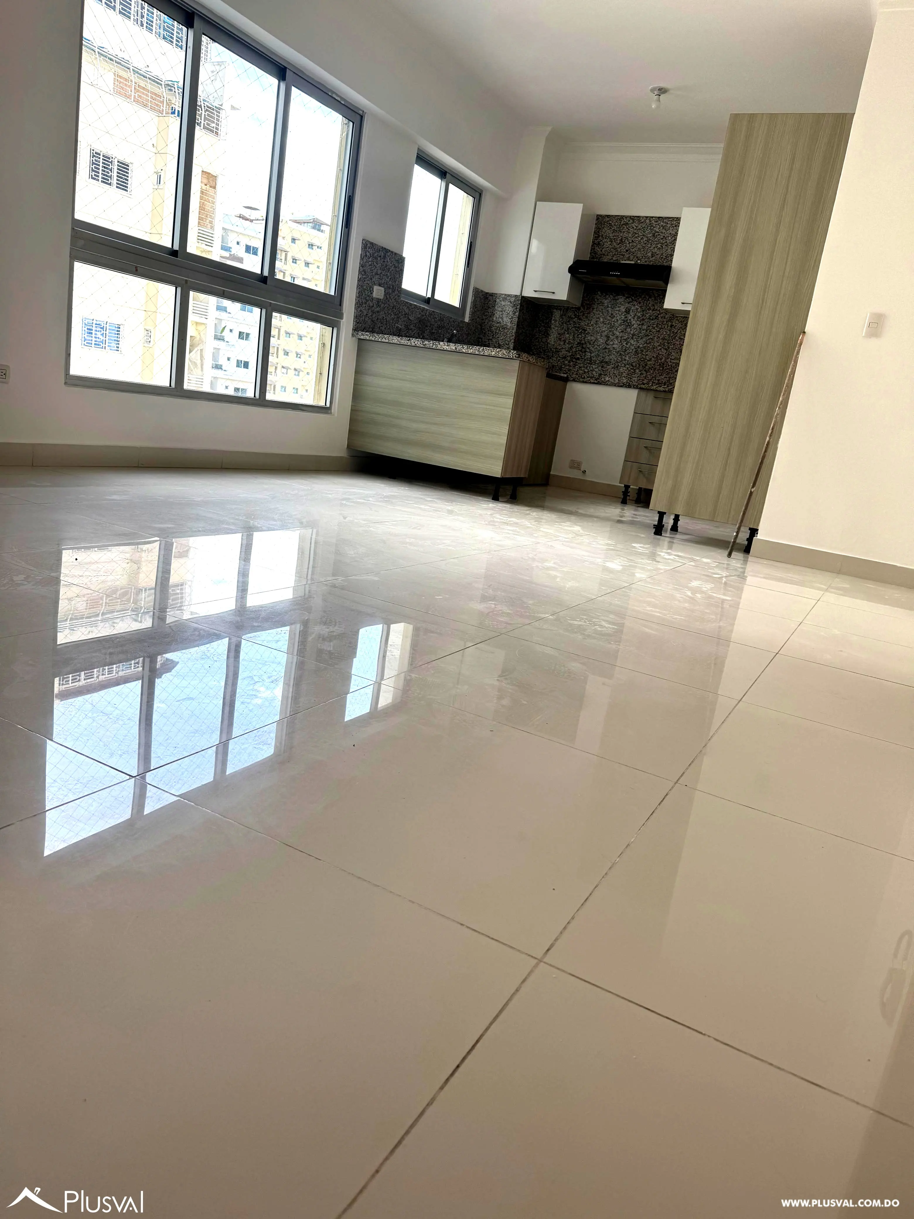 Apartamento en venta de 2 habitaciones y 1 parqueo en Evaristo Morales. 489217