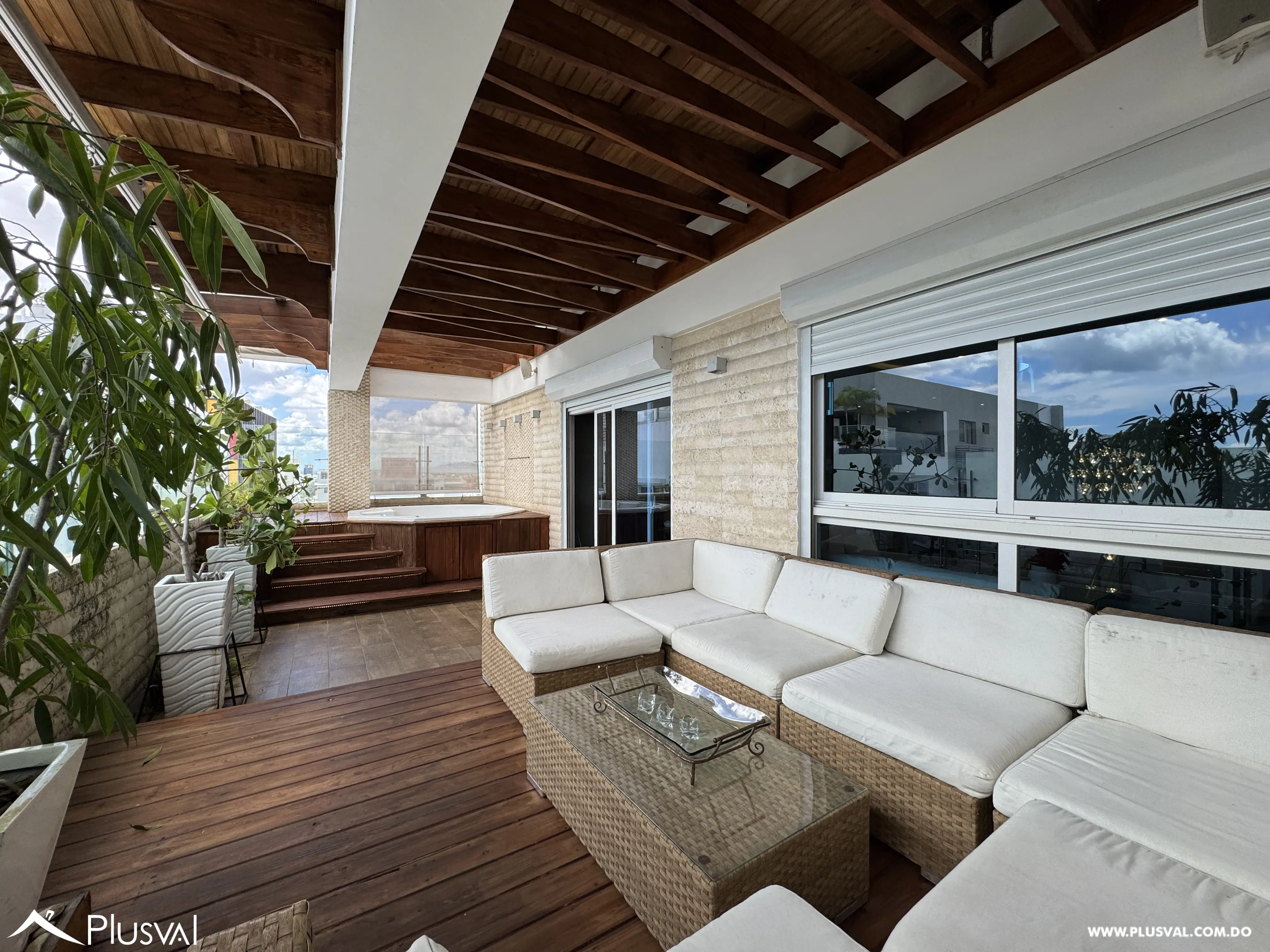 Apartamento amueblado en alquiler en Evaristo Morales | 3 habitaciones, terraza con jacuzzi, 2 parqueos 497265